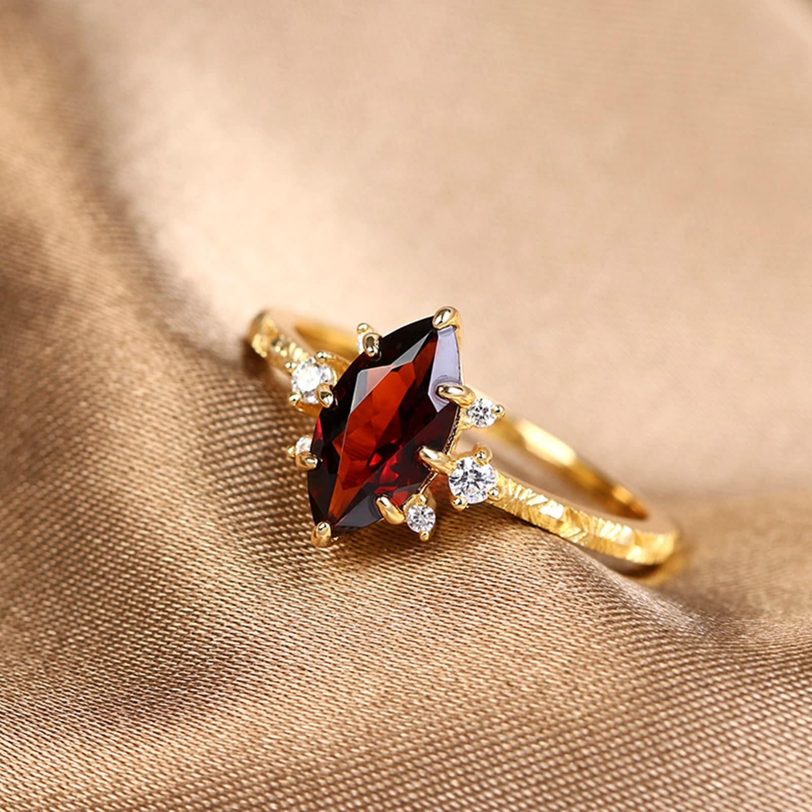 Anillos de la amistad de oro 9 K/14K/18K con marquesa granate, forma clásica
