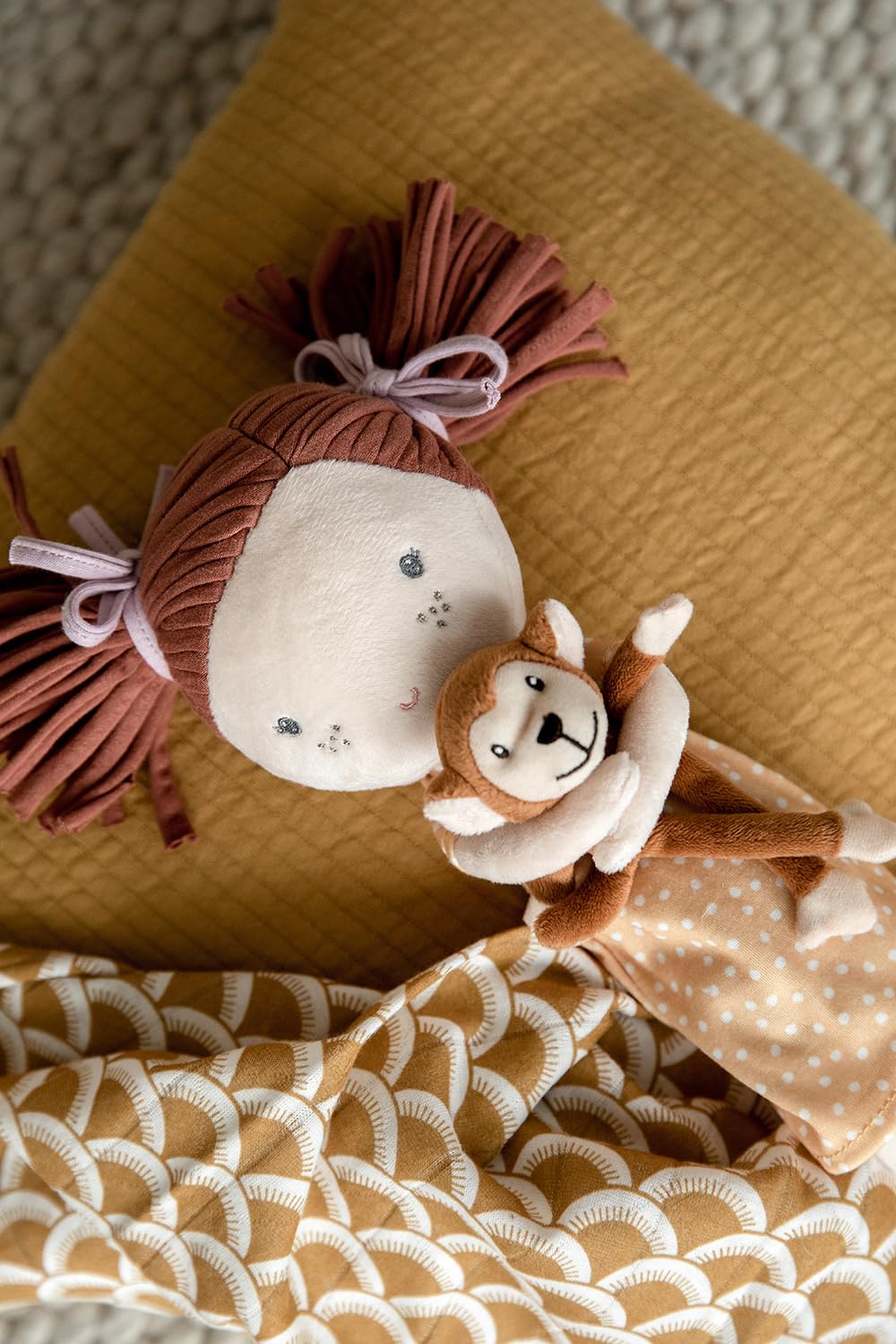 Little Dutch Stoffpuppe Kuschelpuppe Puppe Sophia mit AFFE (35 cm)