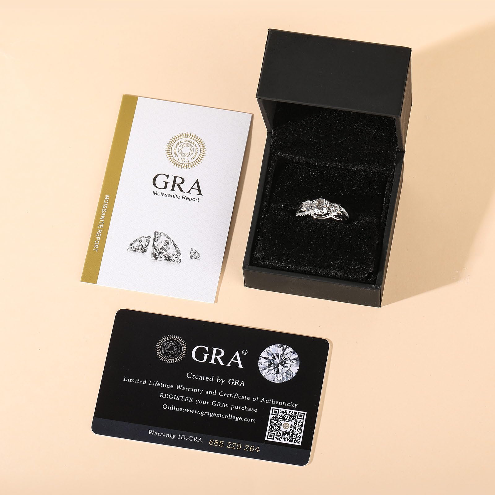 Jeulia Damen Moissanit Ringe Retro Drei Steine Verlobungsring 1ct Rundschliff Ehering GRA Zertifiziert Tauring mit Zirkonia Tauring Farbe D VVS1 Sterlingsilber Ring für Frauen Geschenk