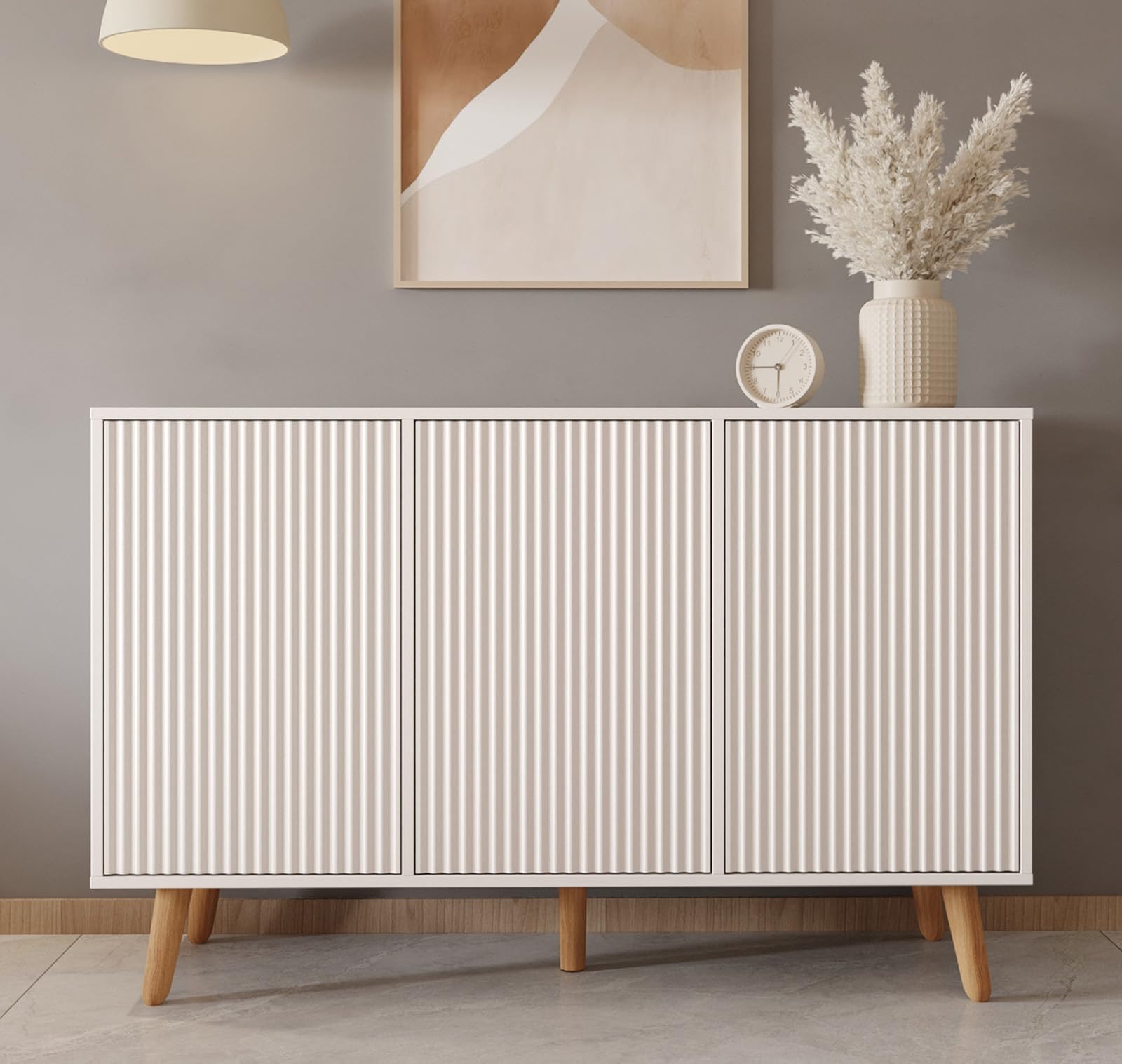 MB Muebles Bonitos | Aparador Salón Blanco 120 cm Renzo | Mueble Auxiliar Diseño Acanalado 3 Puertas con Patas de Madera | Estilo Nórdico Moderno para Comedor | 120x76x40 cm