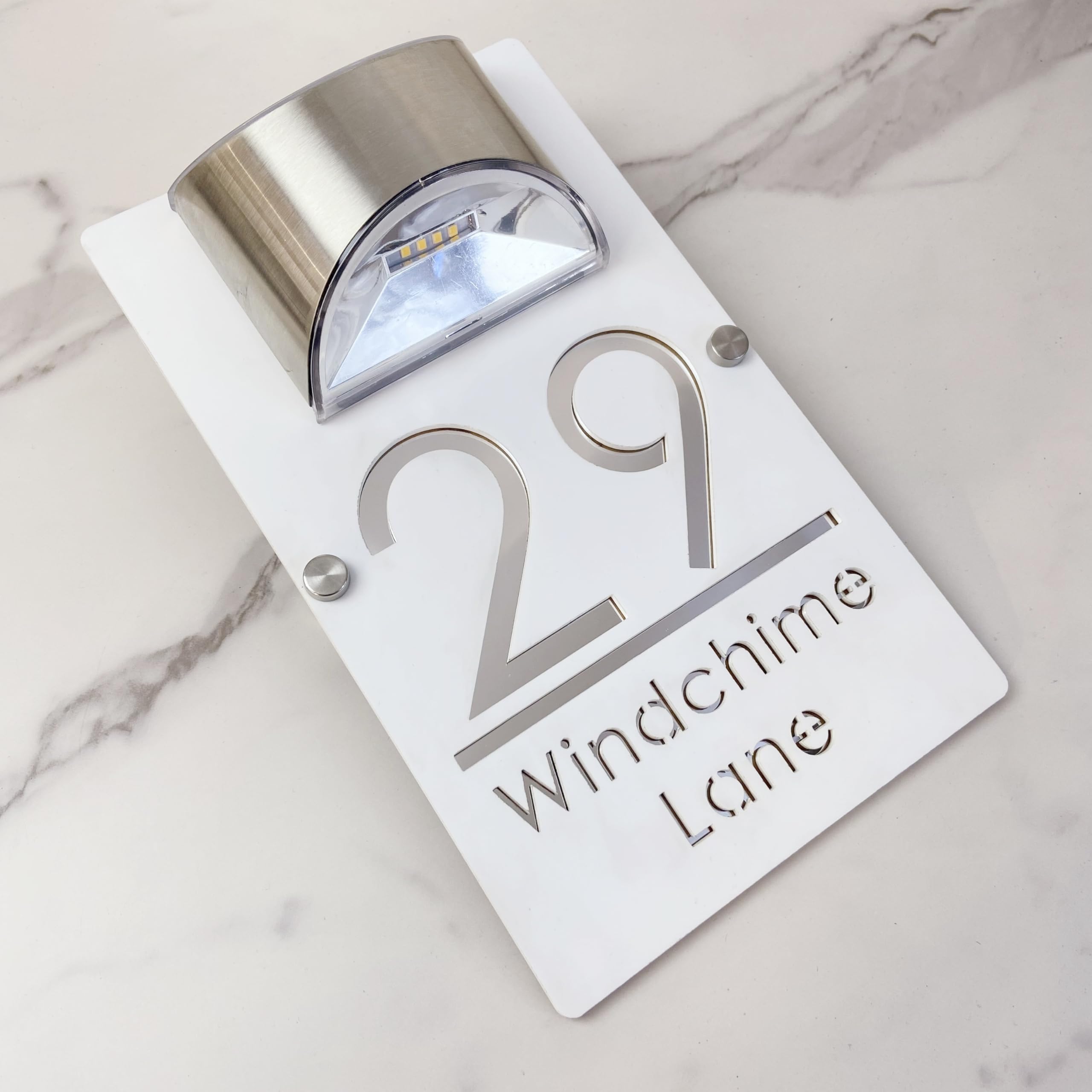 Solar Powered LED House Number Sign – Personalised Illuminated Door Plaque with Laser Engraving – Auto ON at Night – Waterproof Acrylic Address Plate for Home Wall or Gate (White silver)