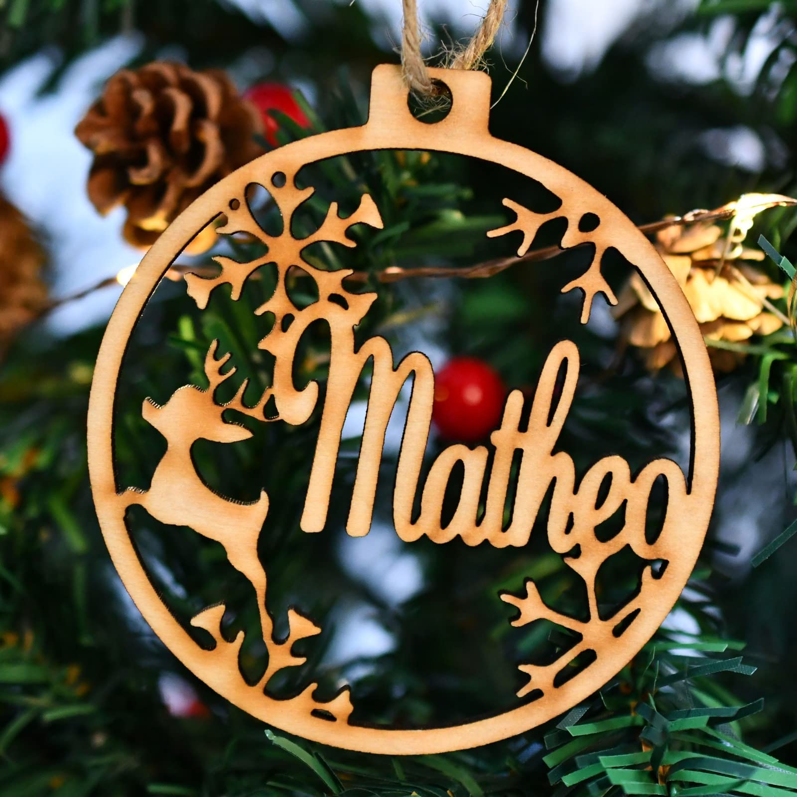 Personnalisé famille noël arbre ornement en bois : une création artisanale durable