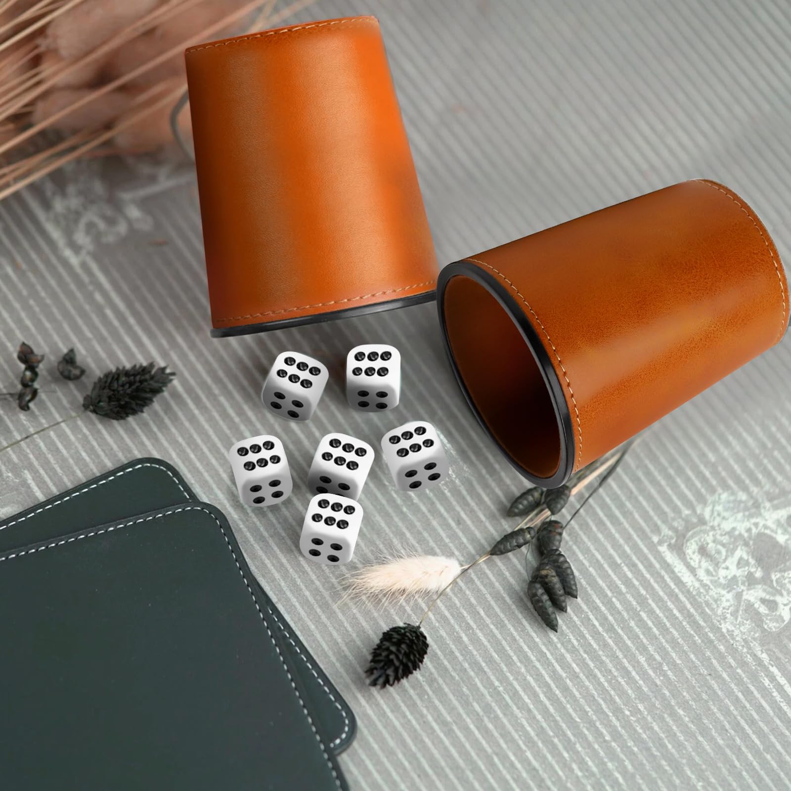 6 Pezzi Set di Tazze per Dadi, Coppetta per Dadi in Pelle Set, Tazze di Dadi in Pelle PU con 30 Dadi ideali, Tazza di Dadi in Pelle Insonorizzata per Viaggi