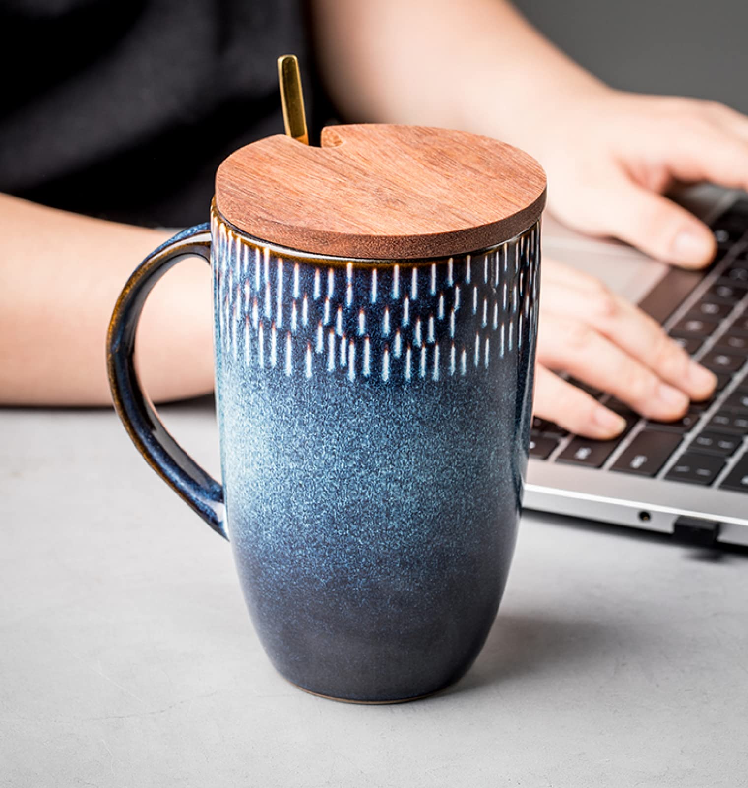 Tazza da caffè in ceramica Cielo stellato blu con coperchio a cucchiaio Tazza da tè Tazza da caffè in ceramica fatta a mano Tazza regalo per ufficio e casa