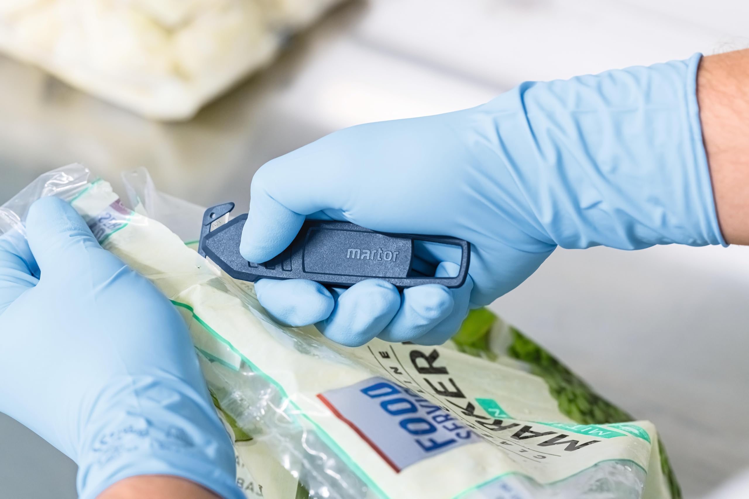 MARTOR 100 x Coltello di sicurezza, lama nascosta, SECUMAX 145 Rilevabile al metal detector, coltello Cutter professionale, leggero, in plastica, Per mancini e destrorsi