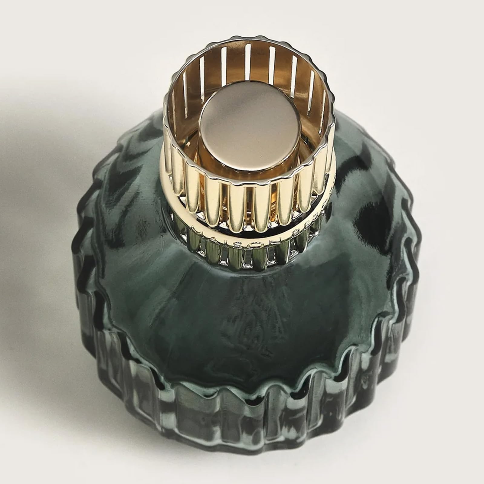 MAISON BERGER Lampe Berger Cannelo – Lampe à Catalyse, Verre Laqué Vert, Monture Dorée, 284 ML – Éliminateur d'Odeurs & Parfum d'Intérieur - Vendue sans Parfum