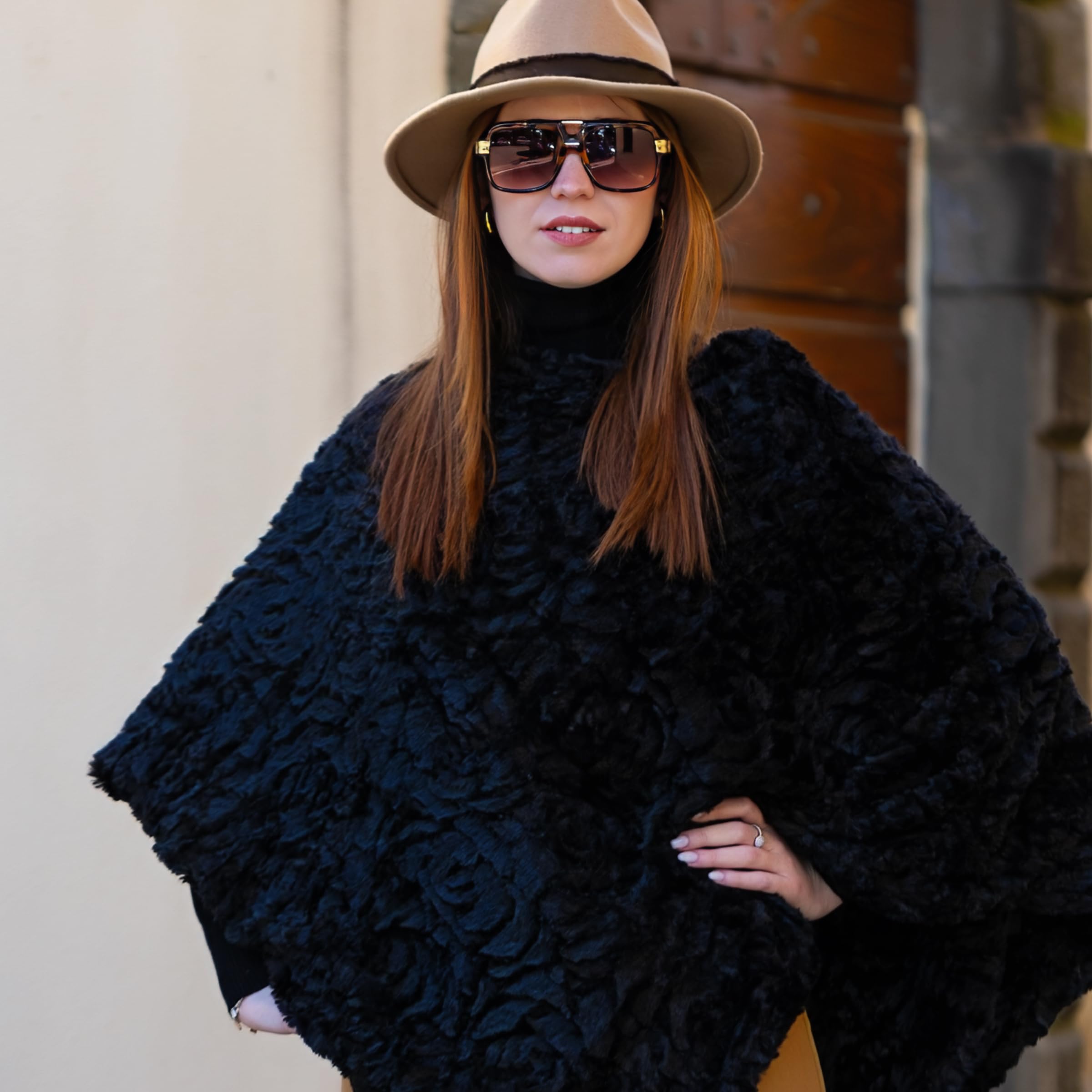 Poncho Donna Invernale colorata, Mantella Elegante per cerimonia, Scialle Coprispalle, Stola per l'inverno in pelliccia sintetica