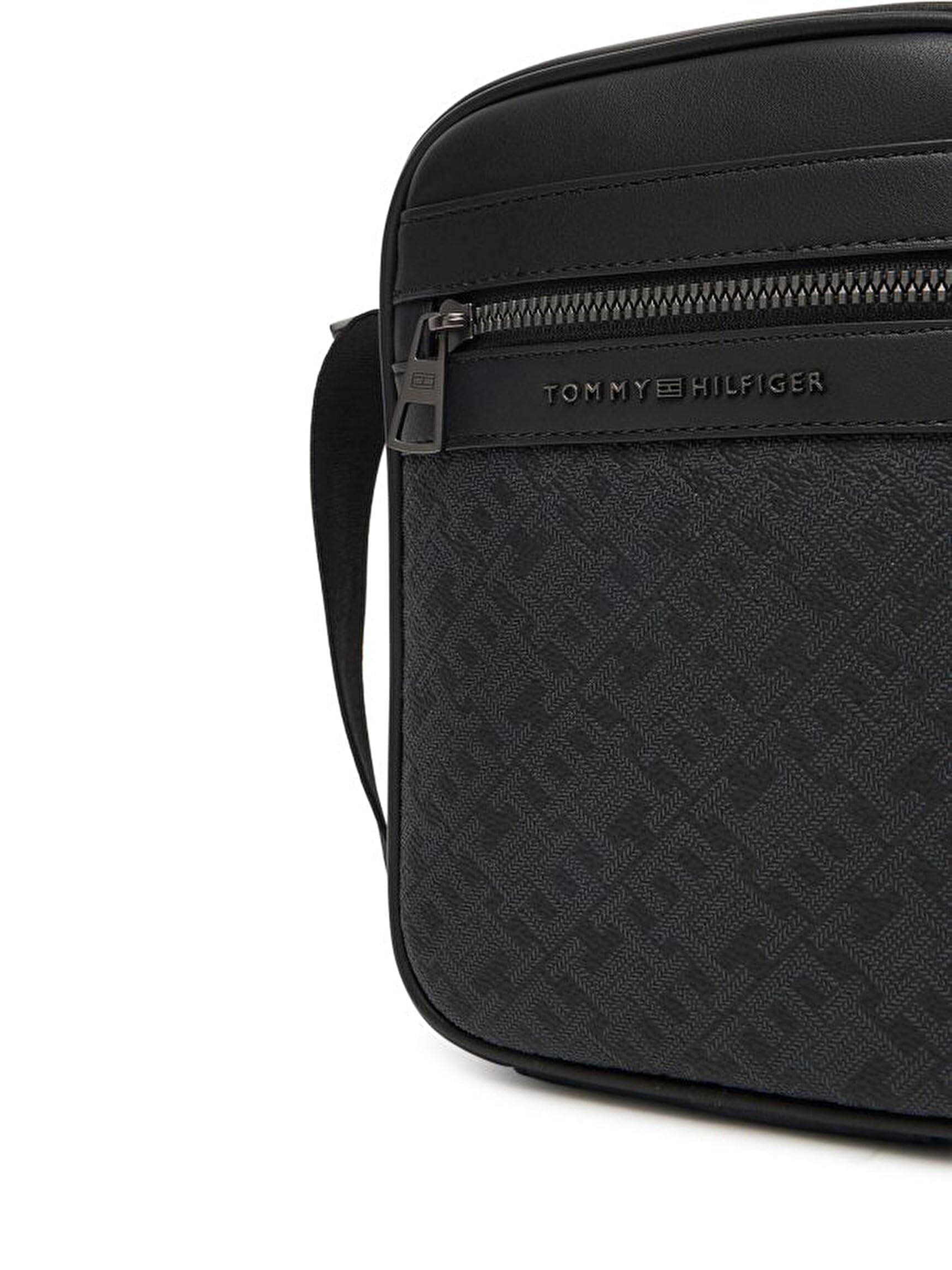 Tommy Hilfiger TH MONOGRAM MINI REPORTER, COLOR BLACK BDS - BLACK One Size