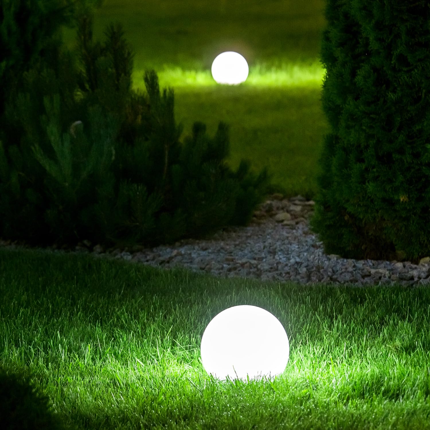 BEPER P207ILO226 Boule lumineuse pour jardin, LED RGB, lumière blanche et multicolore avec capteur crépusculaire, alimentation solaire, avec piquet pour extérieur, diamètre 40 cm.