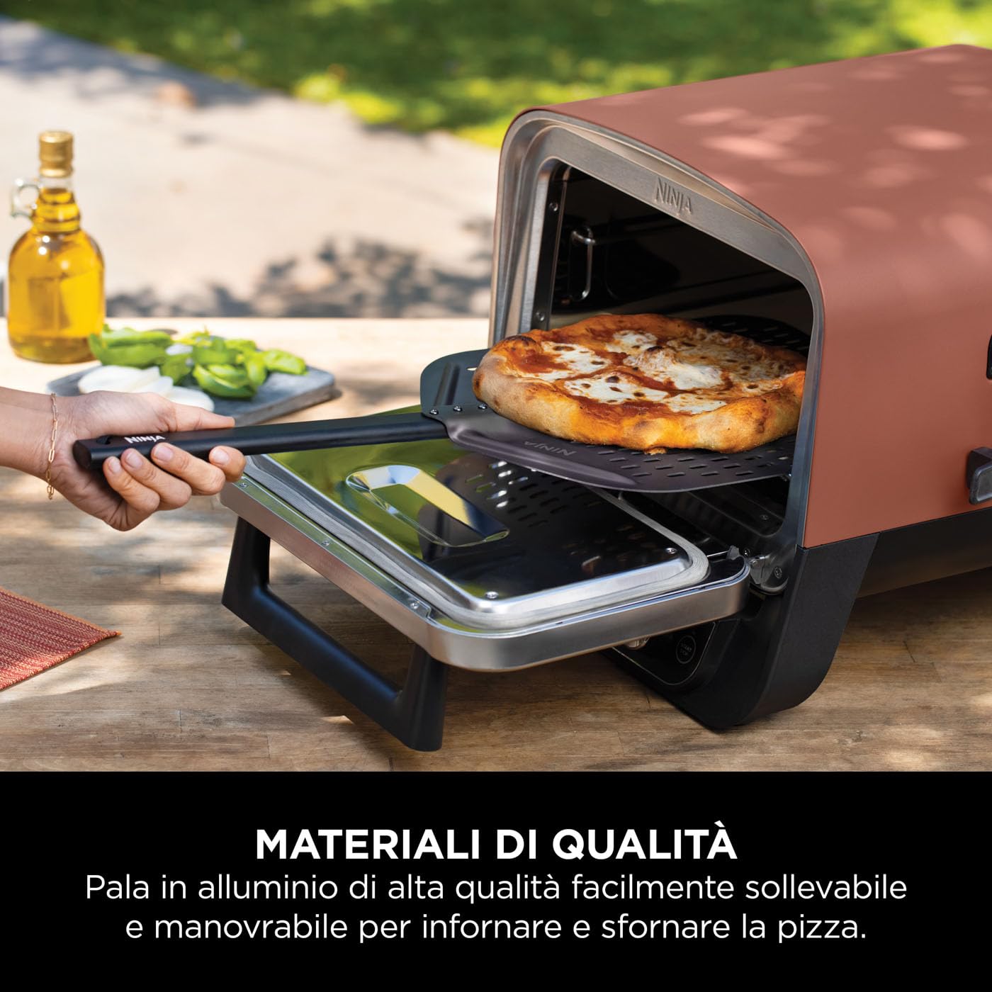 Ninja Woodfire Four à pizza extérieur électrique 8-en-1, rotissoire & fumoir barbecu & Woodfire Pelle à pizza pour Four d'extérieur OO101UK, légère et perforée, résistante à la rouille