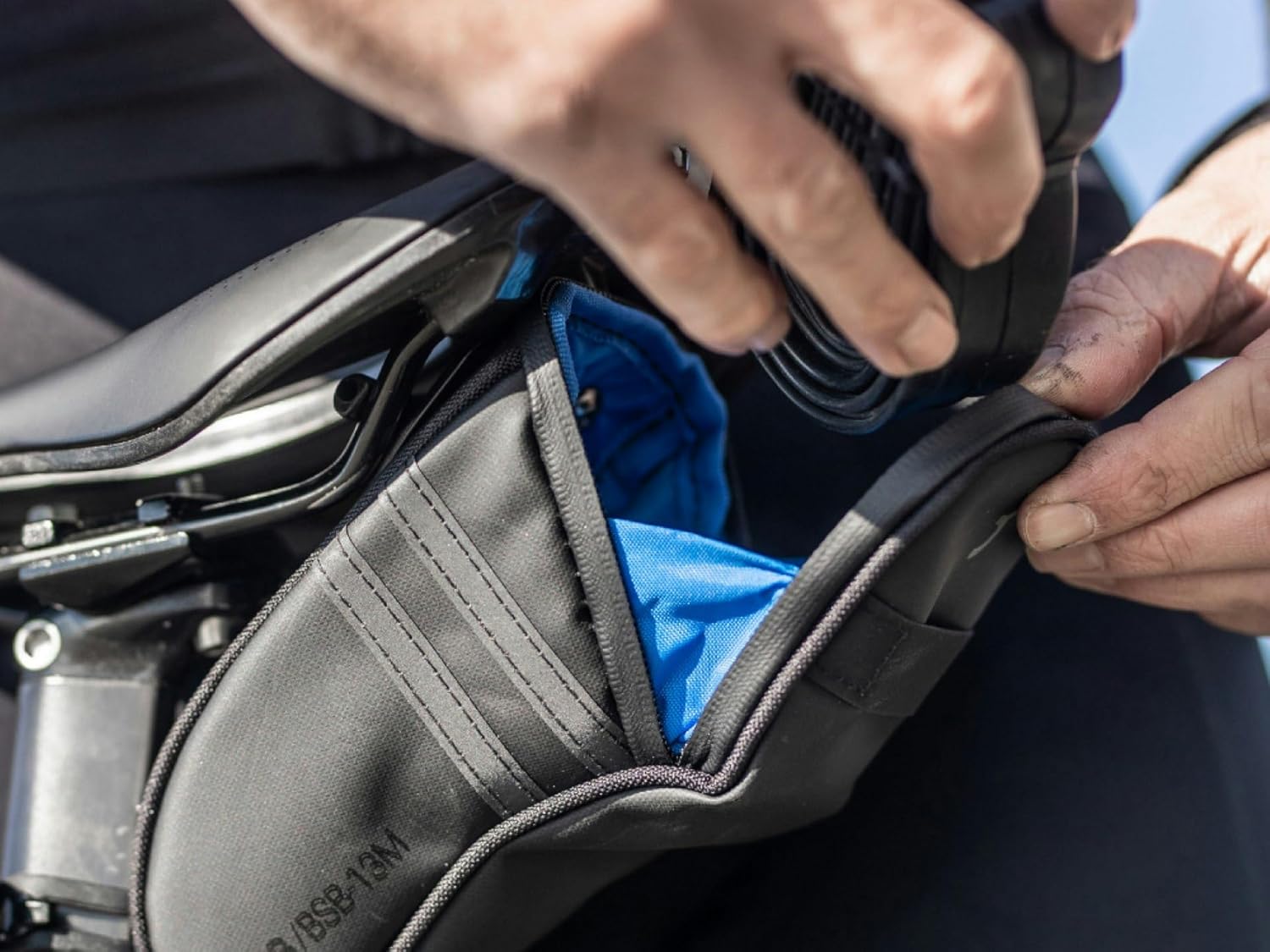 BBB Cycling Bike Seat Saddle Wedge Pack for Road Mountainbike City Bicycles Medium Bag 520ml CurvePack BSB-13M 2.0