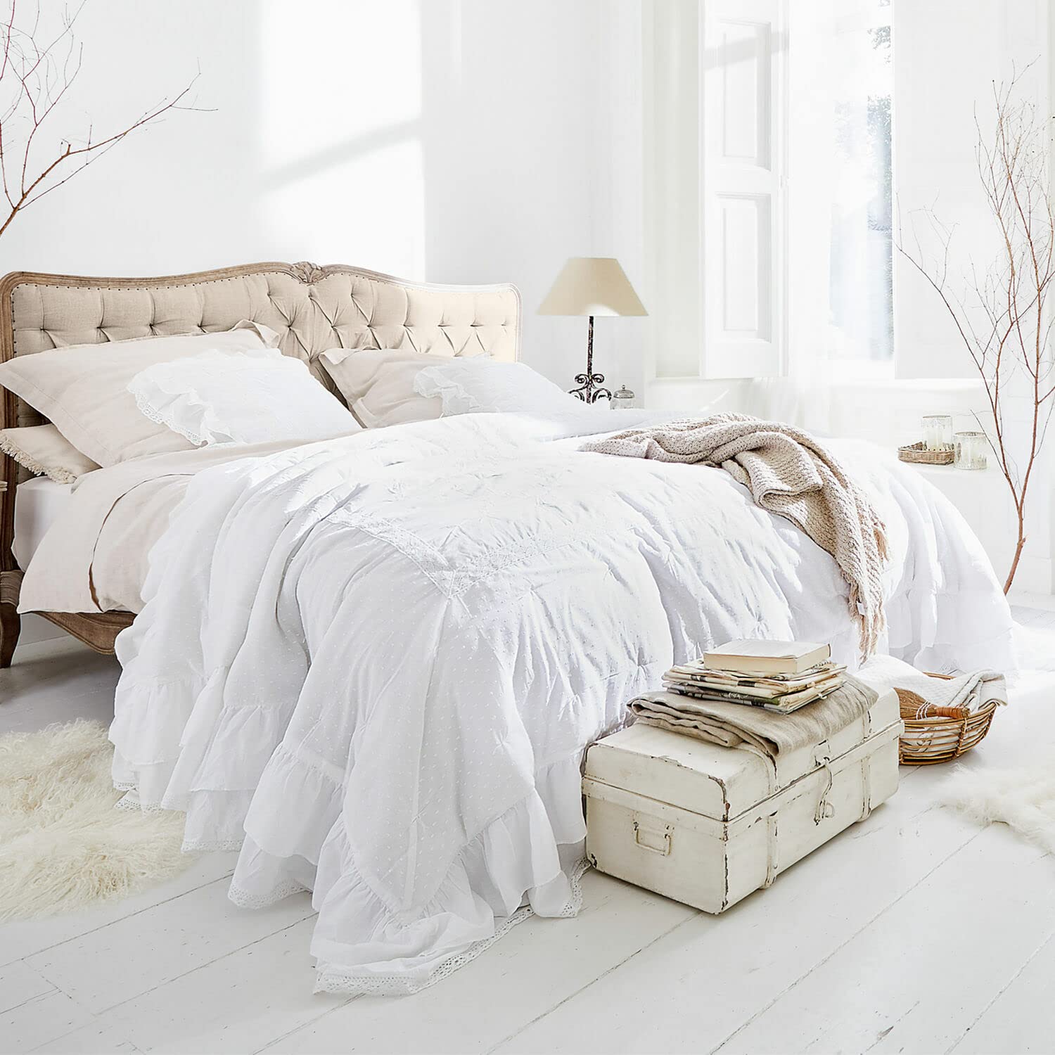Loberon Quilt Pittefaux, mit Ornamenten, Stickereien und Rüschen veredelt, weiche Wattierung, Romantik-Look, Schlafzimmertextilien, Tagesdecke, Baumwolle, Polyester, weiß