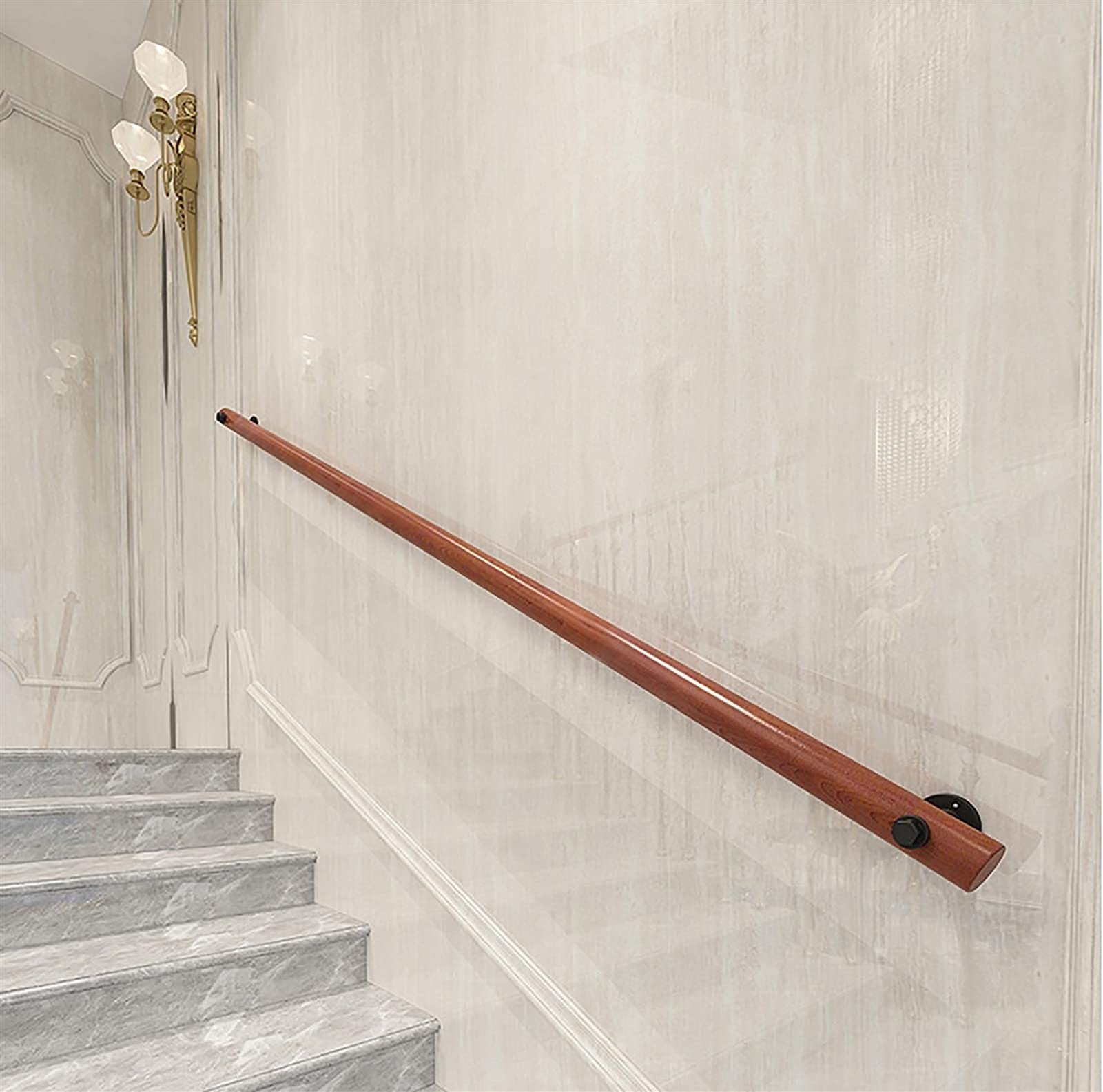 Rampe d'escalier en bois antidérapante pour sécuriser la descente des personnes âgées