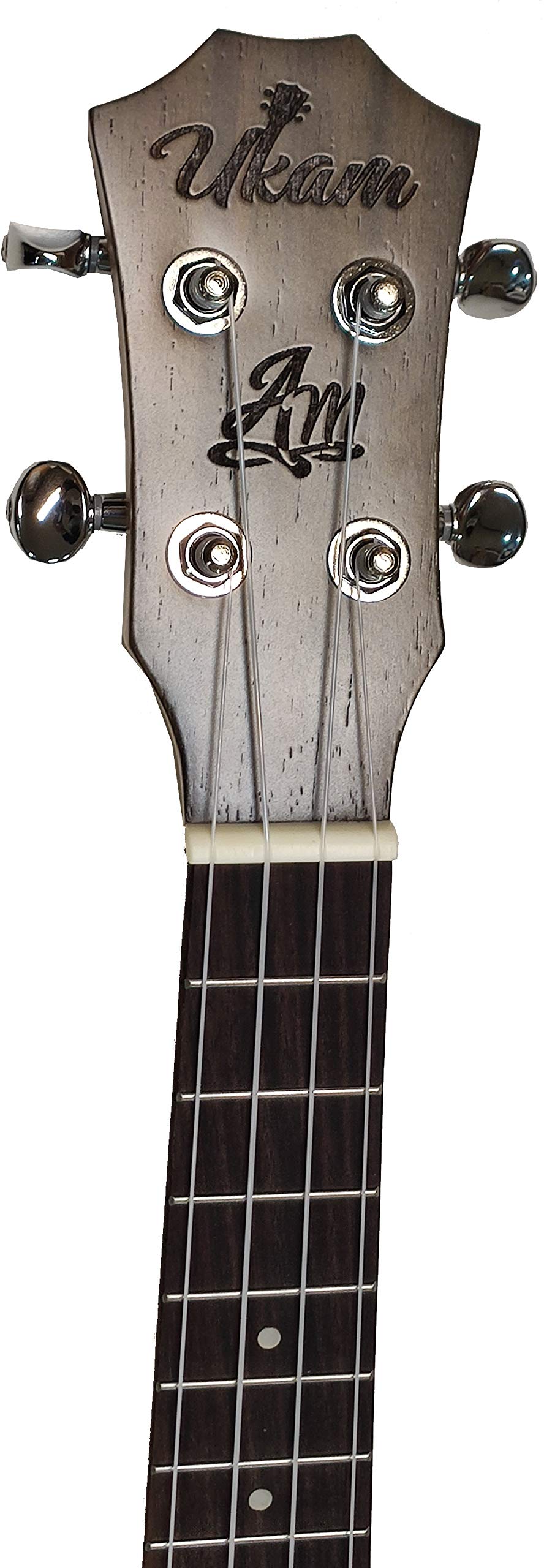 UKAM mod.AM-MG200 - Ukulele da concerto, con accordatore a pinza, capotasto speciale per ukulele, custodia imbottita con tracolla, set di corde extra, tracolla regolabile e plettri.