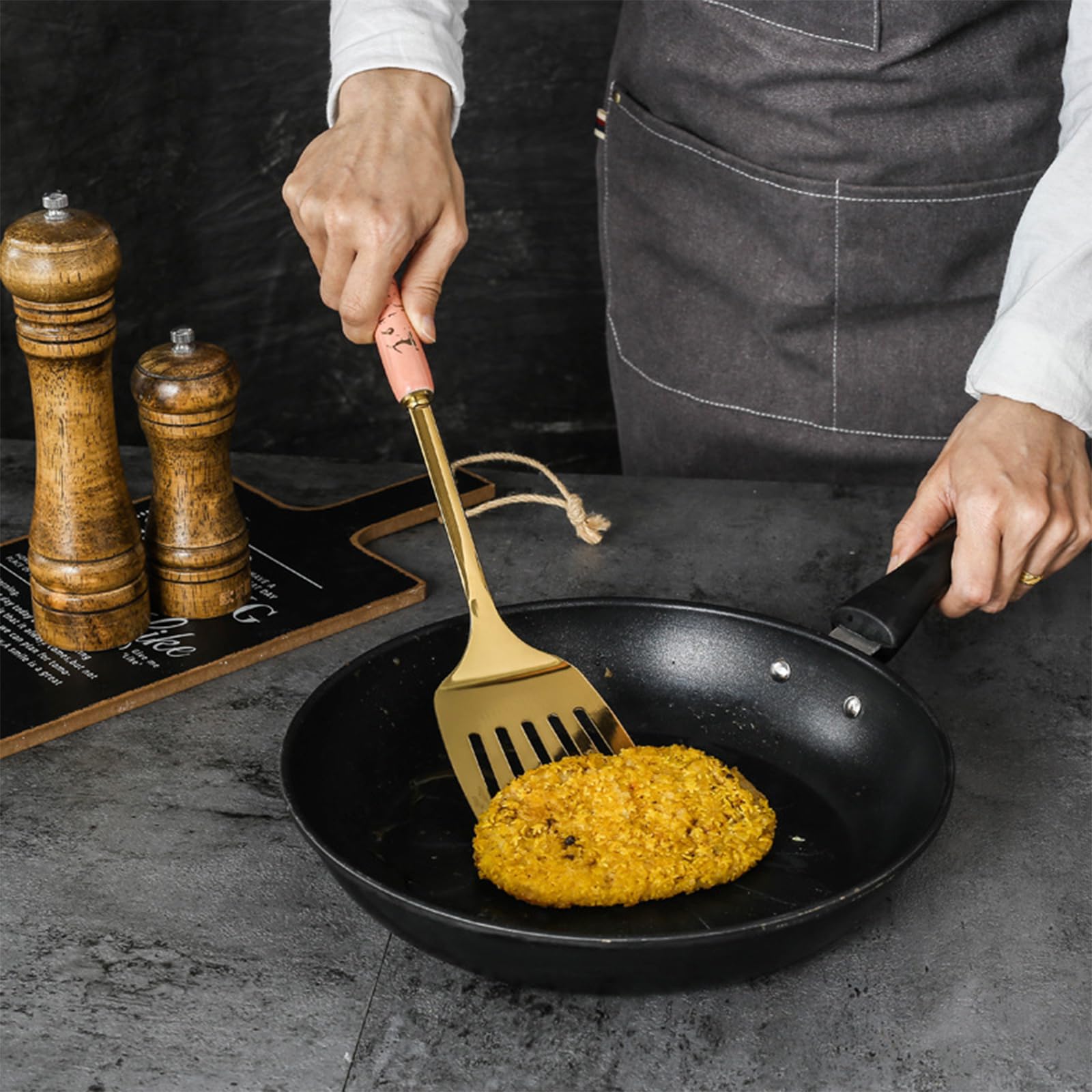 Set di 7 utensili da cucina in acciaio antiruggine con manici antiscivolo e lavabili in lavastoviglie per chef moderni, robusti utensili da cucina in acciaio antiruggine