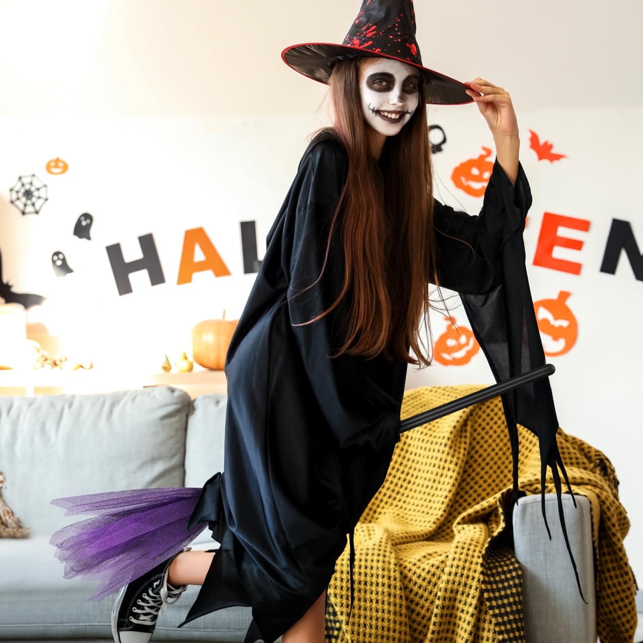 Hexenbesen Halloween-Hexenbesen-Requisiten: 2 Kinder Cosplay Requisiten Fliegender Requisiten für Halloween Party Kostüm Zubehör, zufällige Wunderbesen