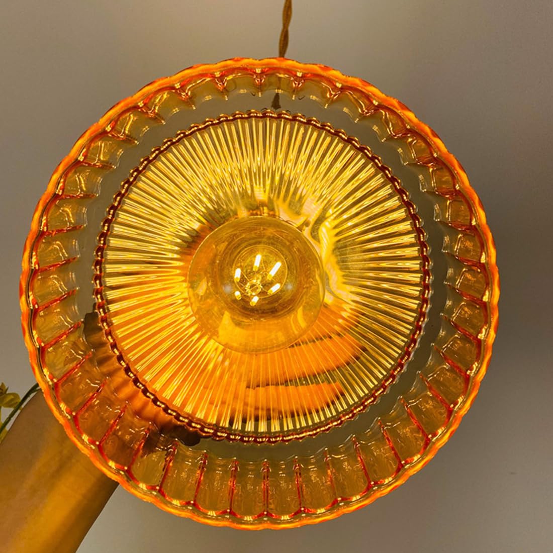 Retro LED Pendelleuchte Runde Bernstein Glasschirm, Kleine Schlafzimmerlampe, Industrie Hängelampe Messing E27, höhenverstellbare Modern Pendellampe für Kücheninsel, Esszimmer, Wohnzimmer, Gastronomie