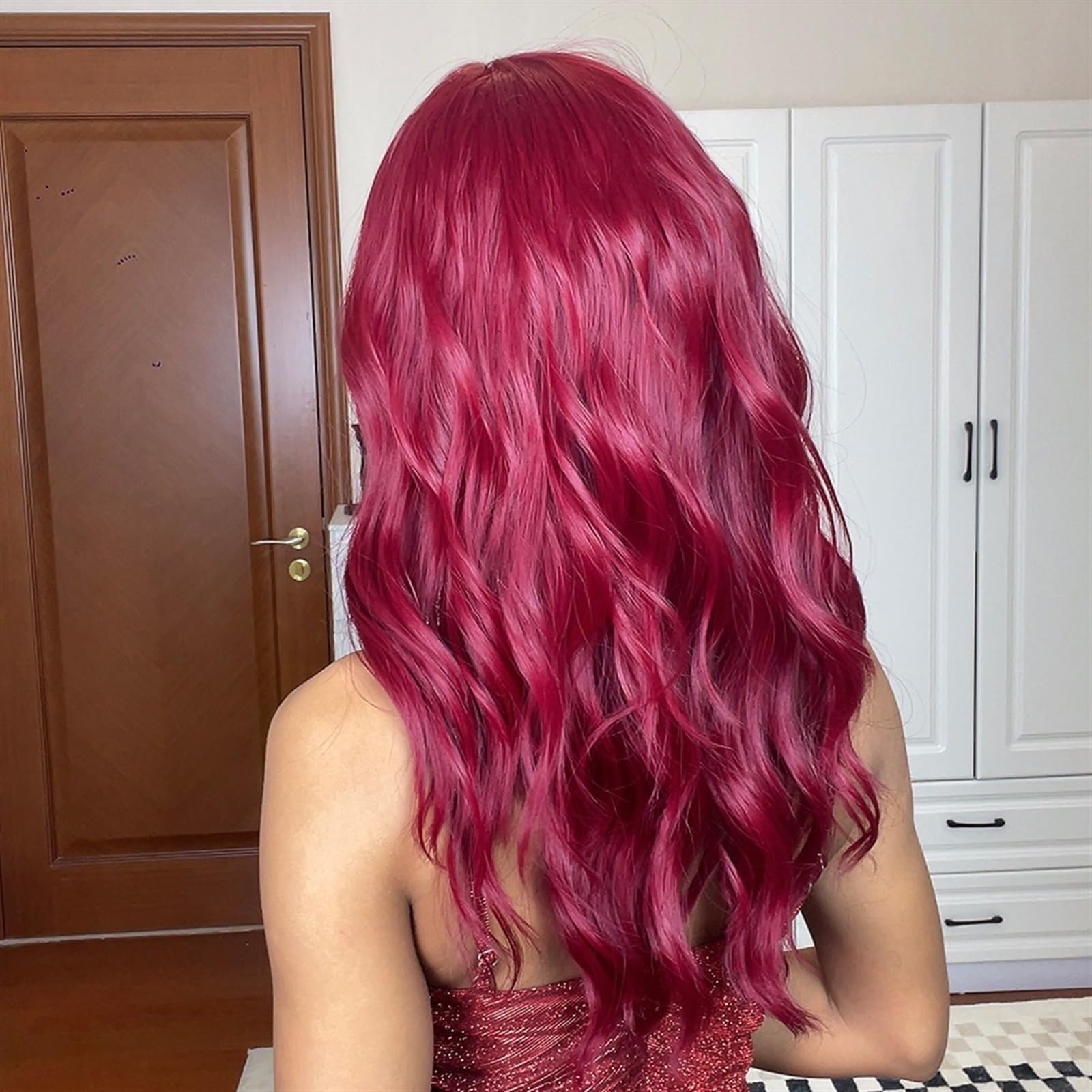 Peruki damskie Bordowe wino czerwone długie kręcone peruki syntetyczne z grzywką średniej długości Cosplay peruka falami dla kobiet Afro naturalne żaroodporne włosy Codzienna impreza