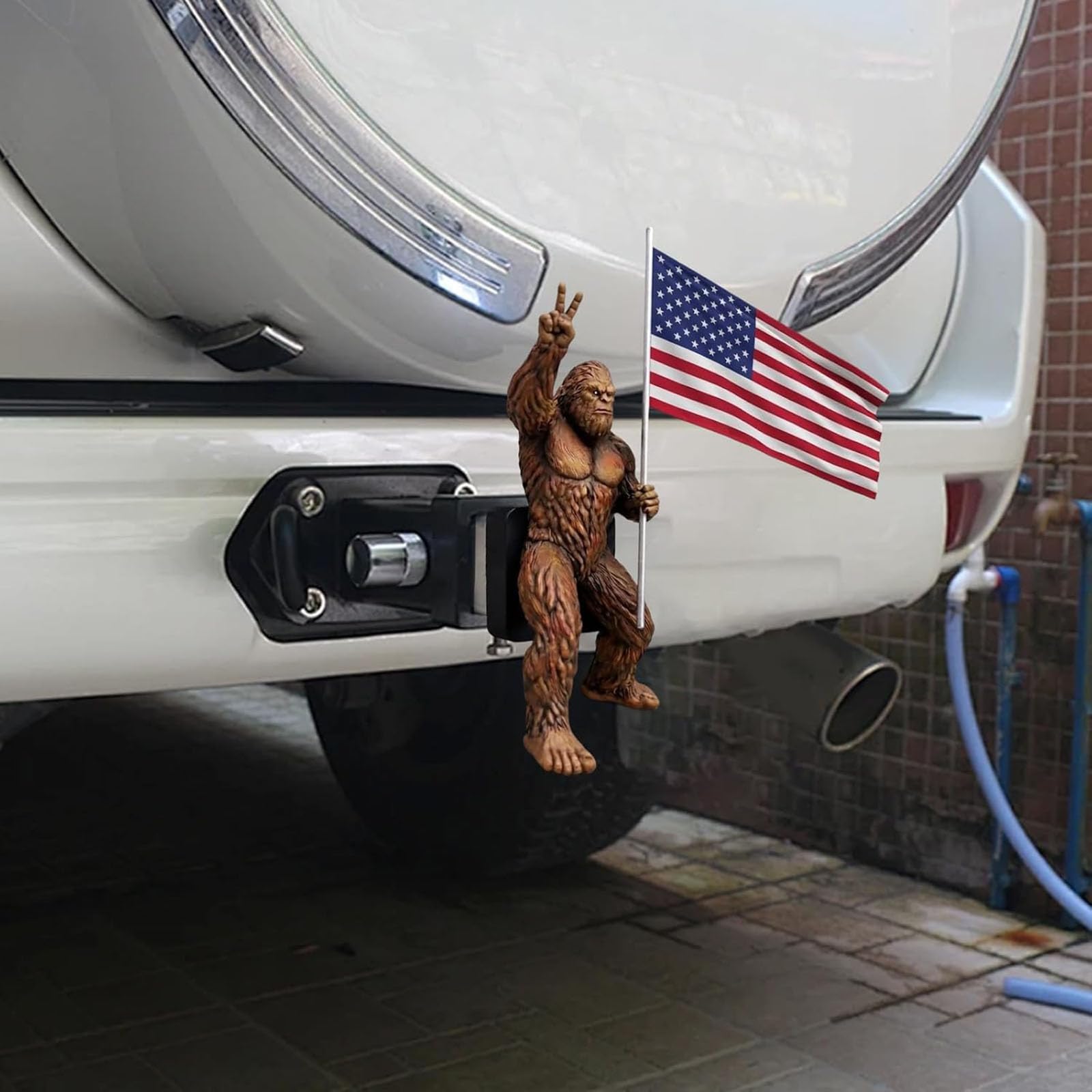 Patriot Bigfoot Anhängerkupplung, Lustige patriotische Bigfoot-Anhängerkupplungsabdeckung für 2"- und 1,25"-Aufnahmen, Abdeckung für hintere Anhängerkupplungsstecker mit Sasquatch-Emblem (5cm)