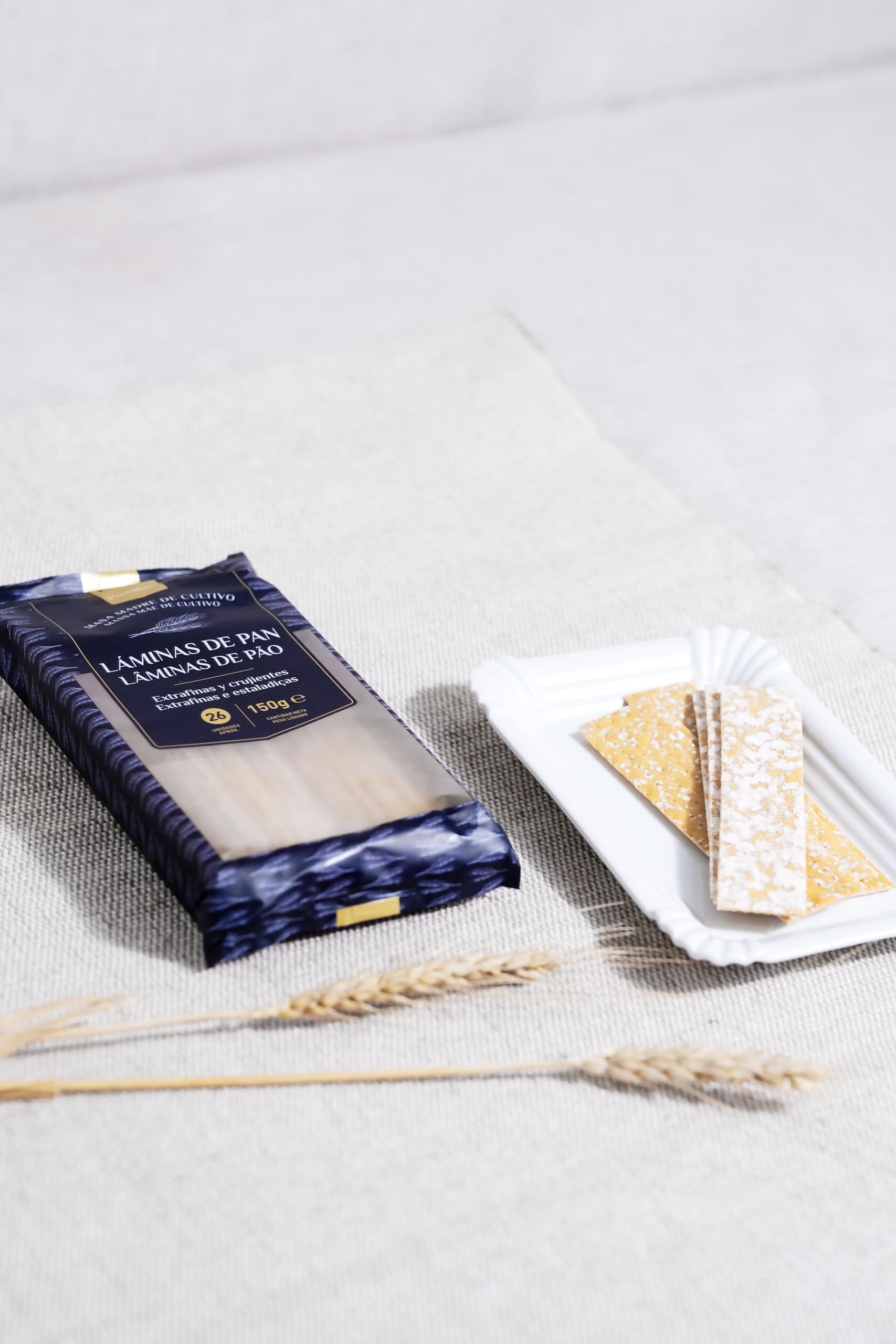 Queso y Beso – Pack Gourmet con 3 Quesos de Oveja (Trufa, Ajo Negro y Curado), Vino Barbadillo VI y Láminas de Pan Crujiente – Ideal para Regalo