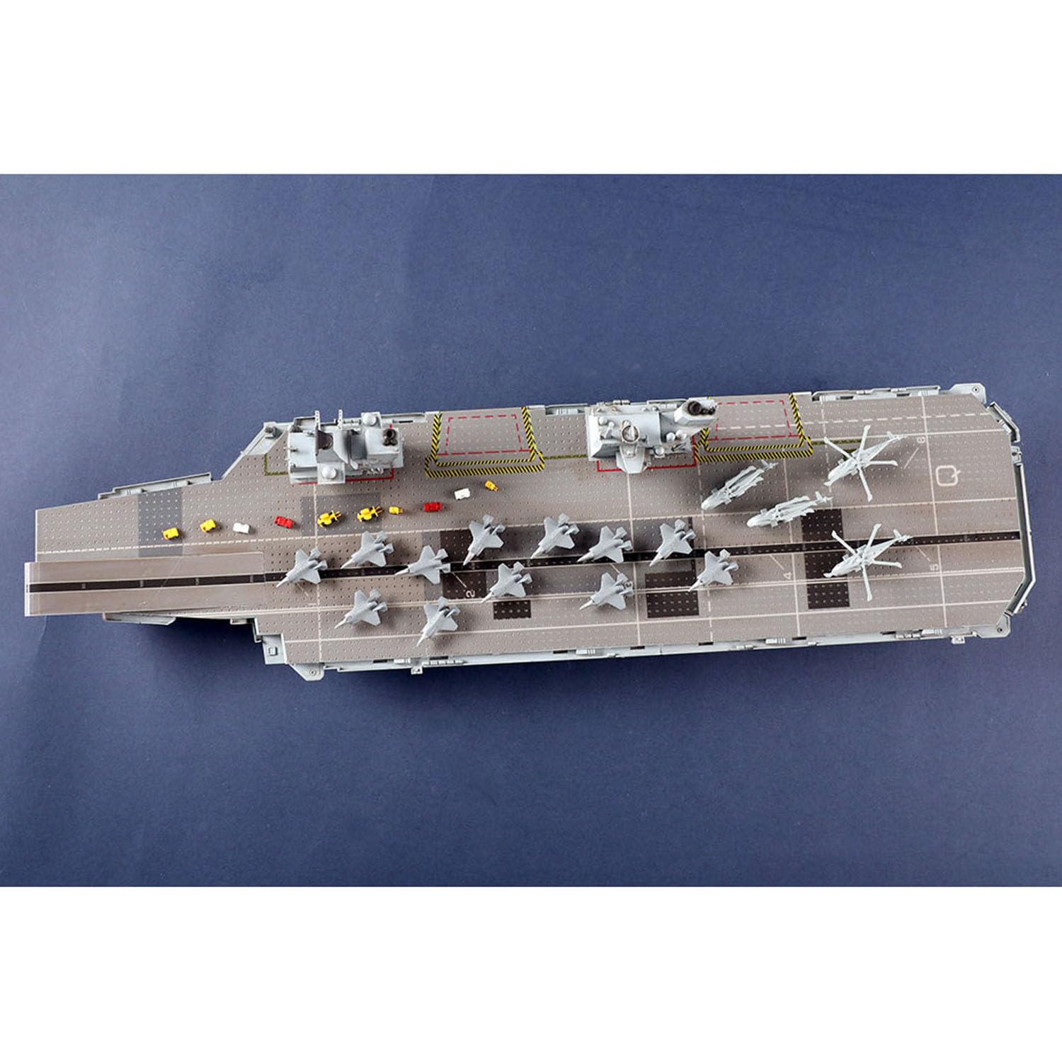 Trumpeter 1/700 06751 Queen Elizabeth Portaerei 380+ Parti di Plastica Statico FAI DA TE Modello Kit Regalo Per Collezione Adulto