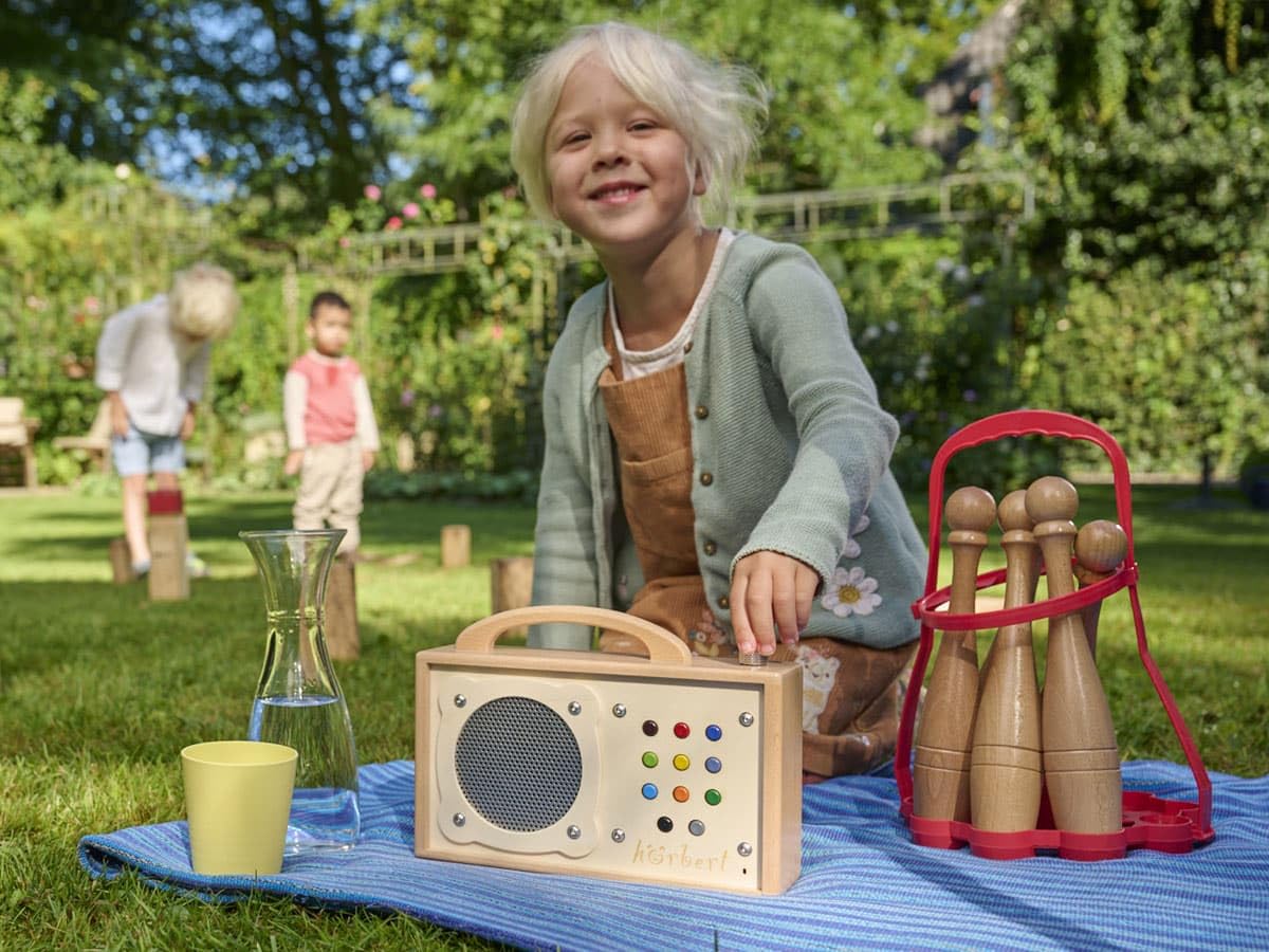 hörbert 3.0 für Kinder + schwizerdütsche Inhalte. Mit 9 Playlists, Einbau-Mikrofon und USB-C Ladeanschluss. Internet-Radio, Podcast-Player, MP3-Player und Bluetooth Lautsprecher
