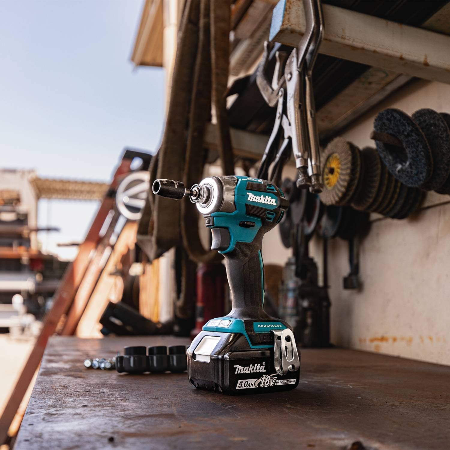 Makita XDT20T 18V LXT® Lithium-Ion Brushless Cordless Quick-Shift Mode™ 4-Speed Impact Driver Kit (5.0Ah)