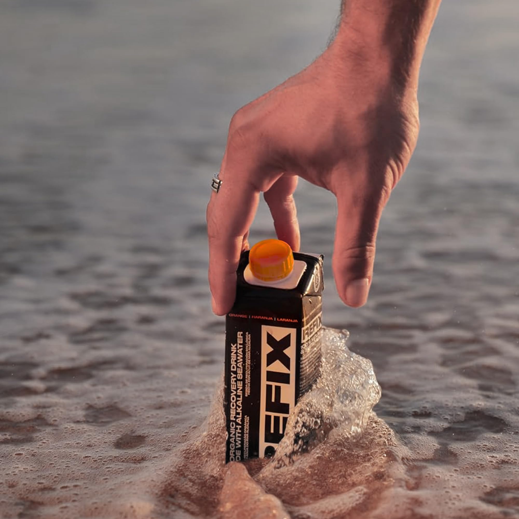 Bebida de Recuperación REFIX – Base Agua del Mar, Baja en Calorías, Orgánica, Sin Azúcar Añadido, Vegana, Electrolitos y Sales Minerales Naturales del Mar - Sabor Naranja - Pack de 24 Tetrapack