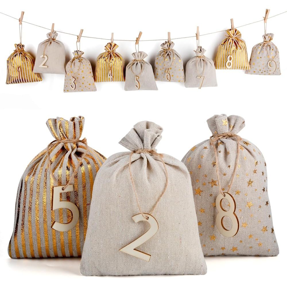 howa Deko Weihnachtsbaum XXL aus Holz mit Adventskalender 134cm hoch 8808 | XXL Deko Baum für Weihnachten mit Weihnachtskalender mit 24 Stoffsäckchen zum Befüllen und Holzzahlen, vielseitig dekorierbar