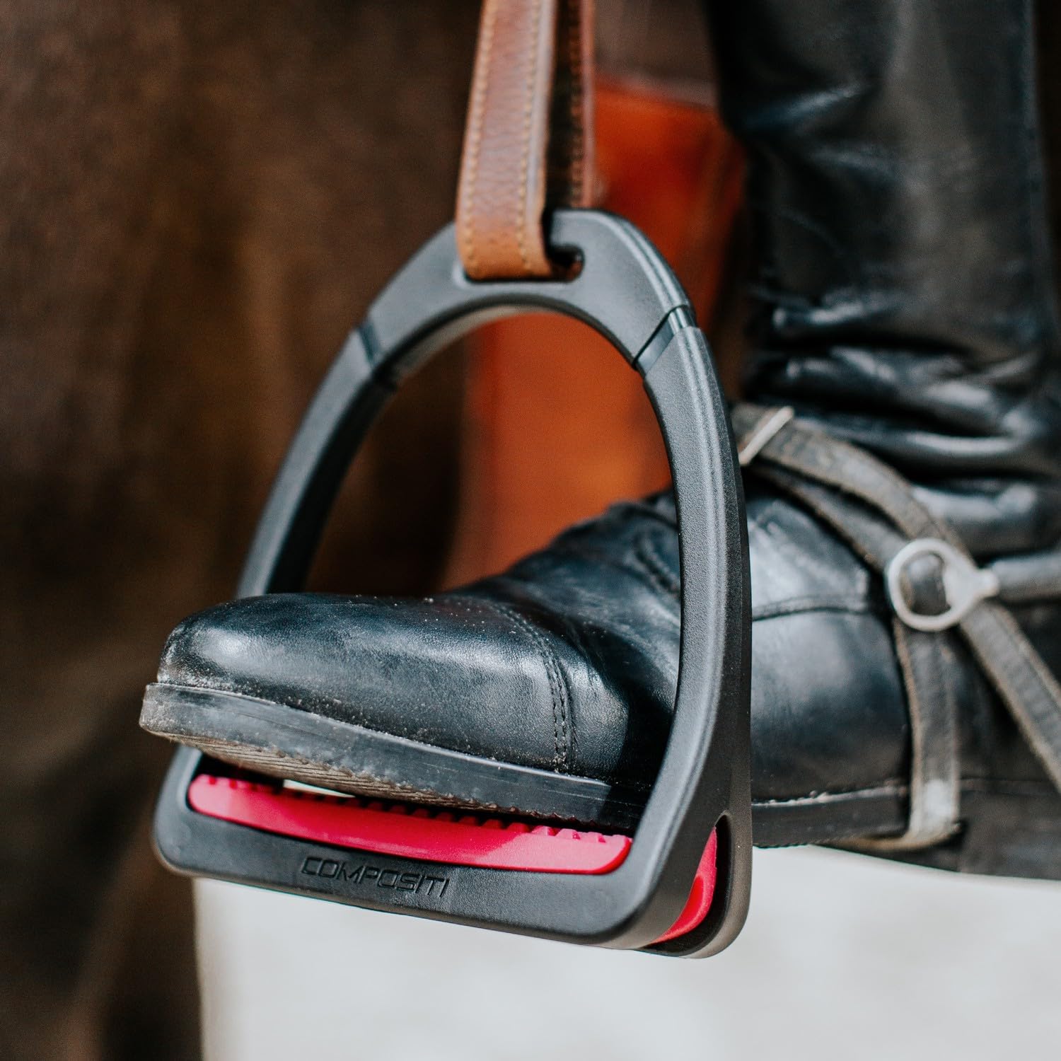 Étriers d'équitation COMPOSITI Premium Bordeaux Adulte - Léger, Semelle interchangeable, Résistant chocs et humidité