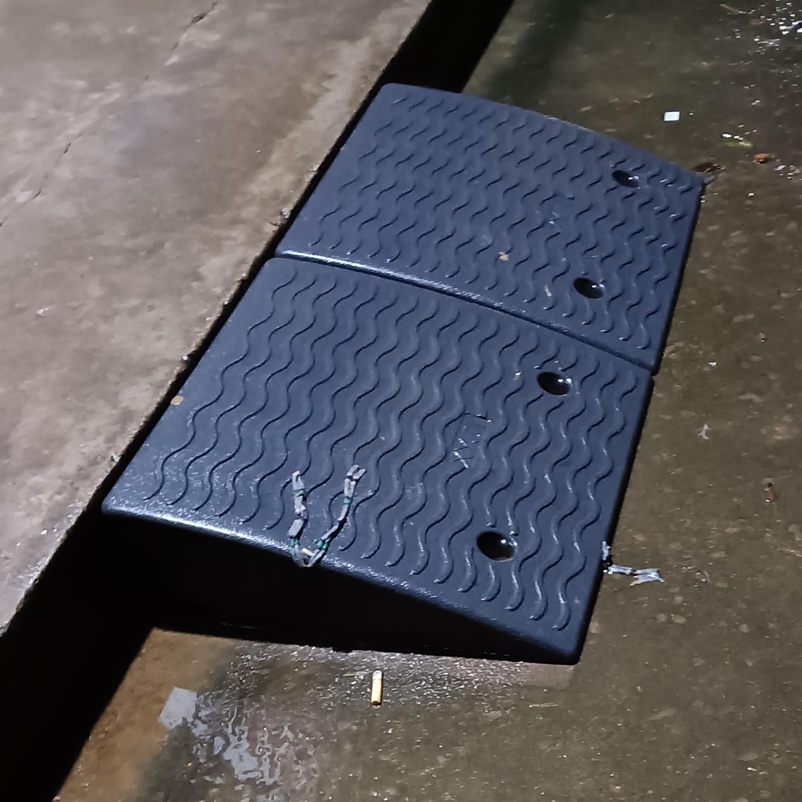 Gumowa rampa progowa, rampa dla wózków inwalidzkich o wysokości 15 cm, antypoślizgowa teksturowana powierzchnia Krawężnik podjazdowy dla samochodów osobowych, ciężarówek, skuterów, rowerów