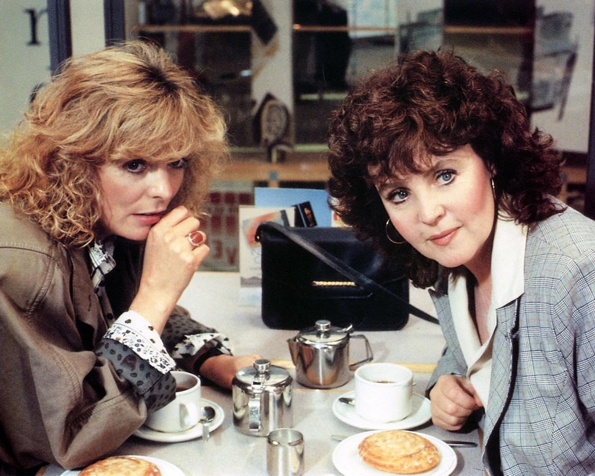 Worldphotographs Earthy Tones Shirley Valentine (1989) Alison Steadman, Pauline Collins 10X8 Photo