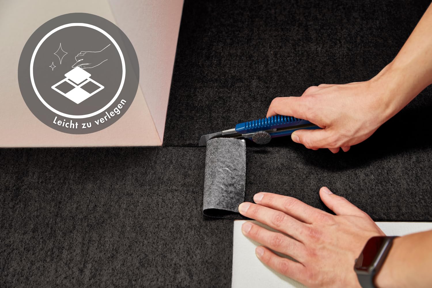 andiamo Teppichfliesen selbstklebend – 25 Stück, 40x40 cm Filz Bodenbelag für Wohnräume, DIY, leicht verlegbar & für Fußbodenheizung – Standard 4 m², Anthrazit