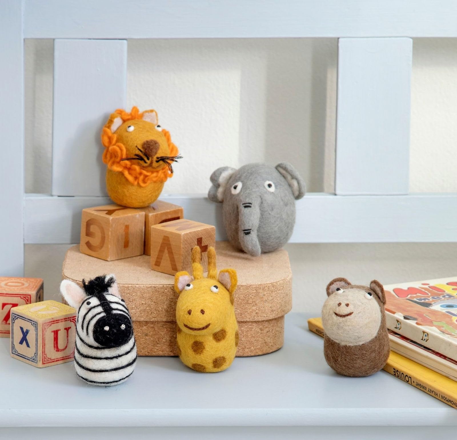 Gry & Sif Handmade & Fairtrade Certified Stylish Danish Design X Artisans from Nepal | Animali in feltro – Safaritieri | Figure decorative da appoggiare | Set di 5
