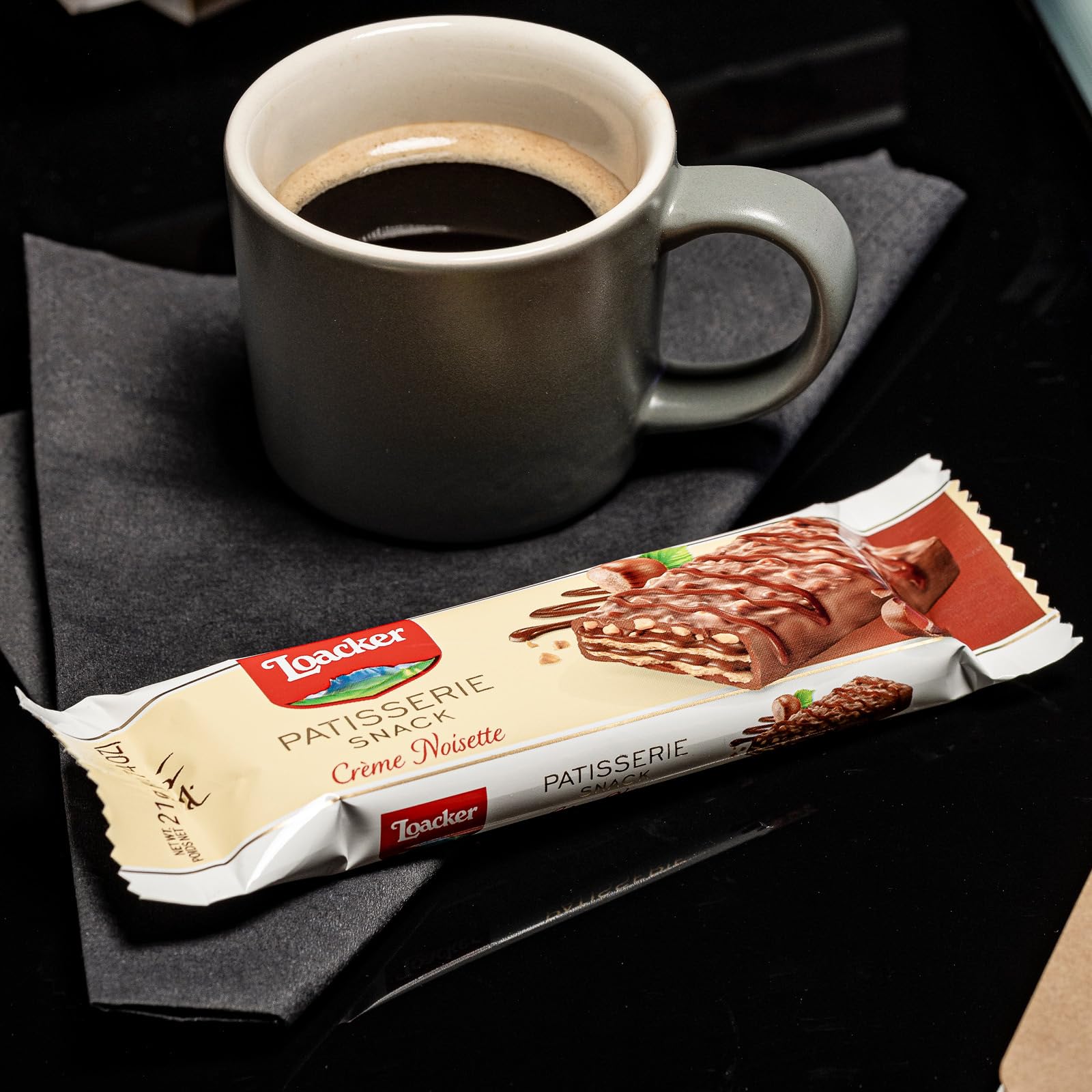Loacker, Patisserie Snack Crème Noisette, Fragranti Cialde Wafer con Crema alla Nocciola e Ricoperte di Cioccolato, Merenda e Snack, Formato Convenienza, 1 Confezione Display da 24 Monoporzioni da 21g