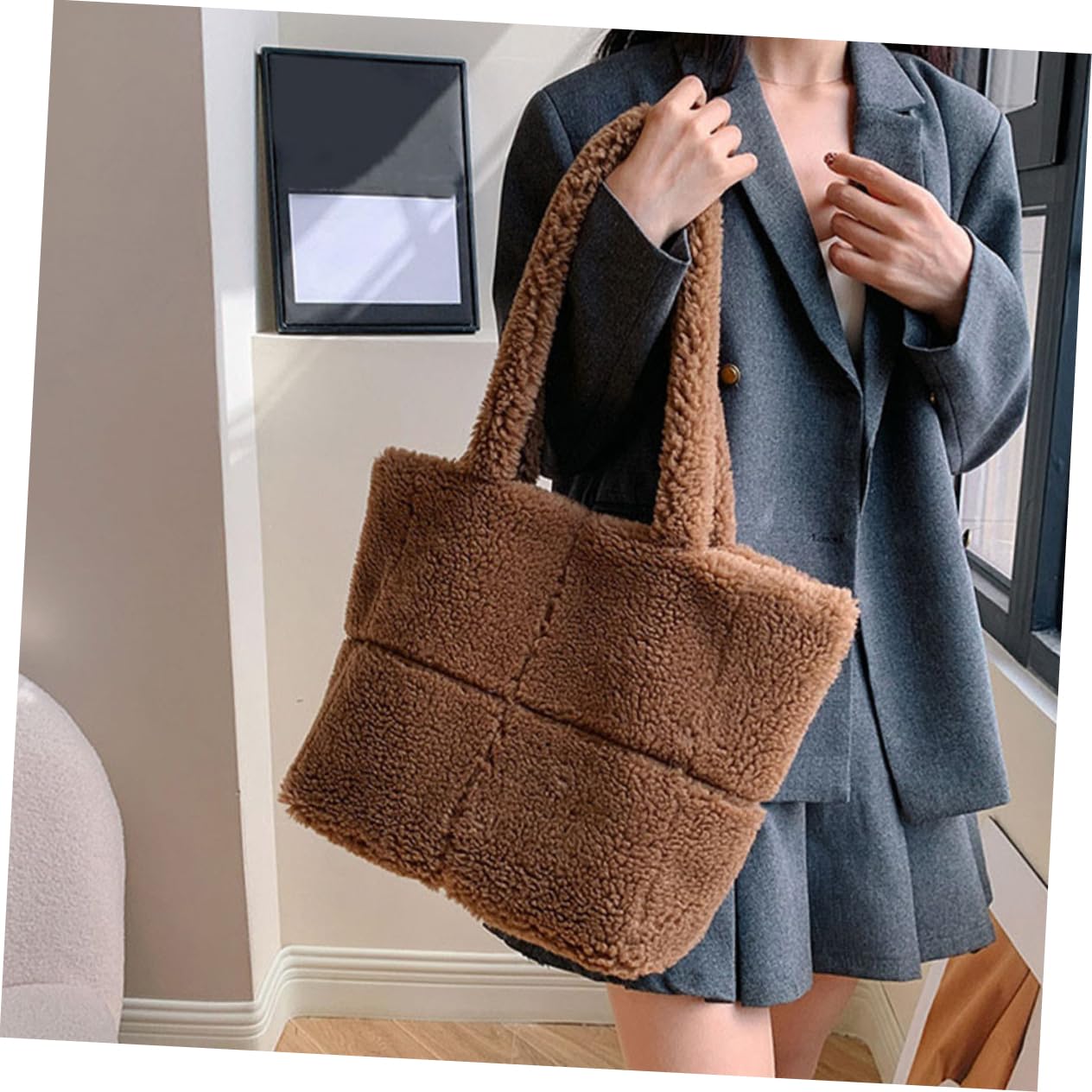 LIFKOME Große Plüsch Handtasche Damen Umhängetasche mit Geräumigem Innenraum und Komfortablem Material als Modische Schultertasche für Alltag und Freizeit