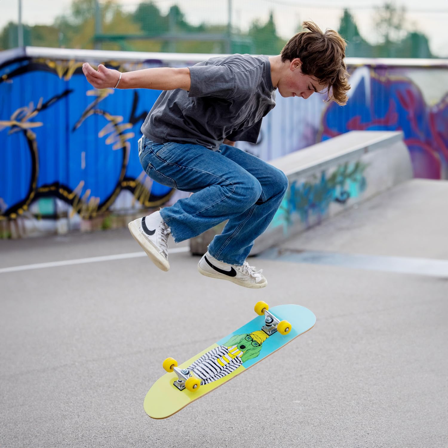 Schildkröt Skateboard Kicker 31", Excellente pour Débutants, Plateau Concave avec Double Kick et Ruban Adhésif, Roulements à Billes ABEC5