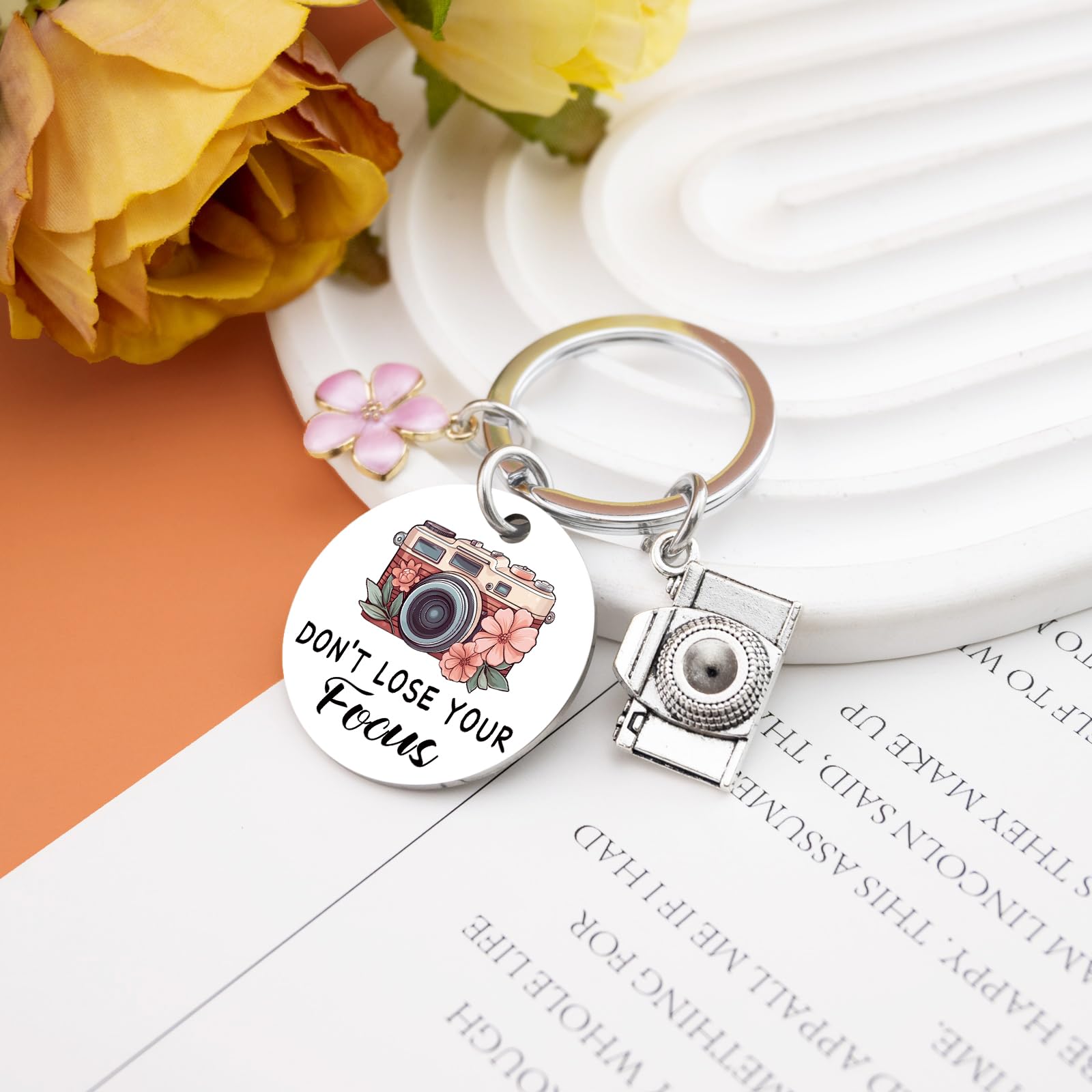 Photographer Gifts for Women Camera Keychain Cool Gifts for Photographers Camera Lovers Unique Birthday Christmas Valentines Day Gift for Her Photography Accessories Don't Lose Your Focus