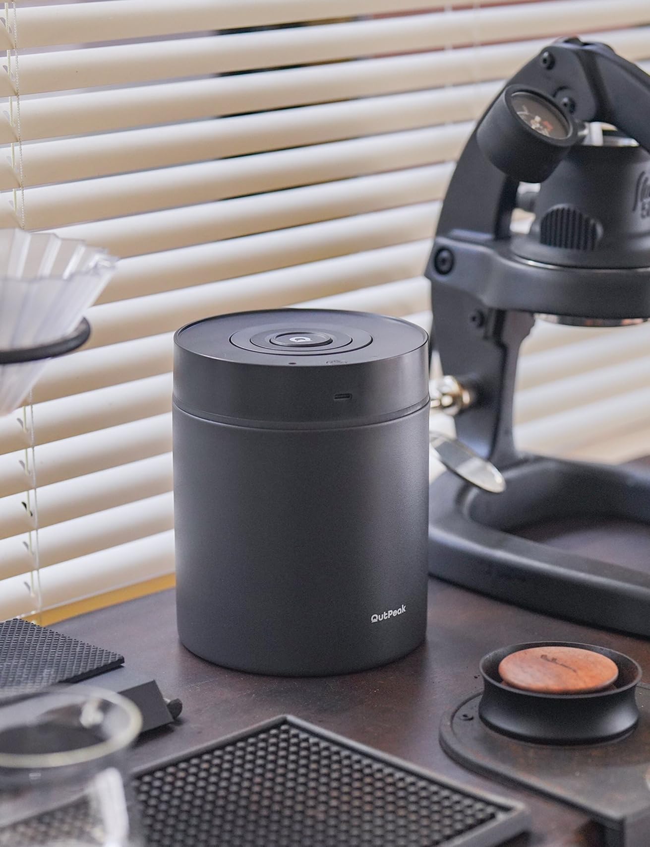 OUTPEAK Neo 2026 Kilo Auto-Vakuum-Kaffeedose, 1,5 l Fassungsvermögen für 500 ml Kaffeebohnen, Ein-Knopf-Bedienung, Edelstahl-Kaffee-Aufbewahrungsbehälter für Barista, Geschenke (groß, mattschwarz)