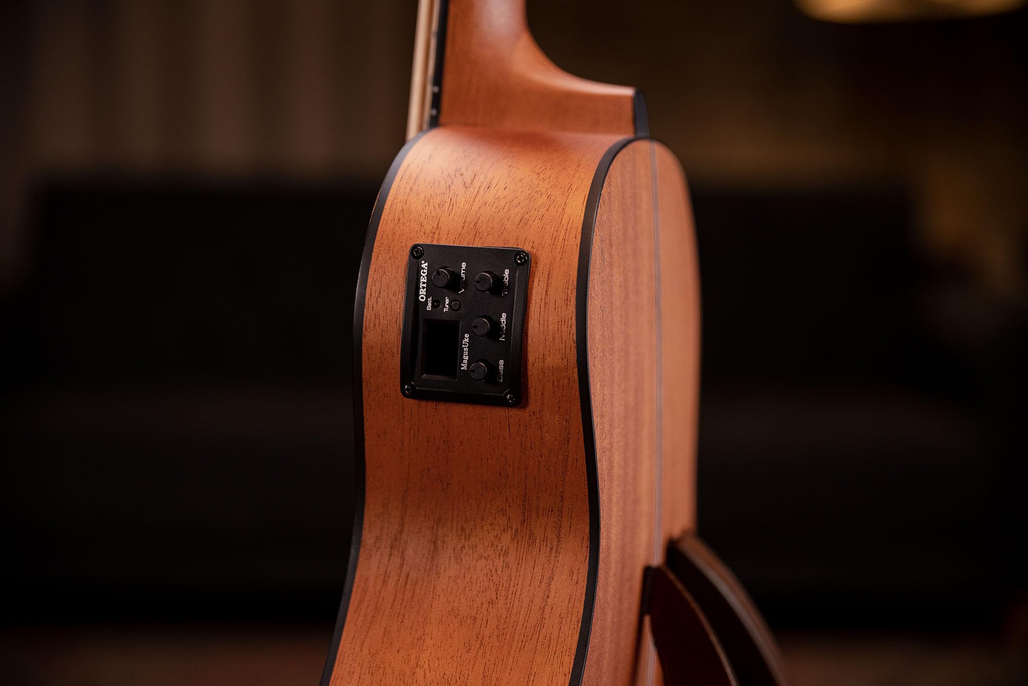 Ortega Guitars Travel Bass elettro-acustico - mancino - Serie Lizard - Ukulele Basso - include Gig Bag - Mogano (LIZZY-BS-GB-L)