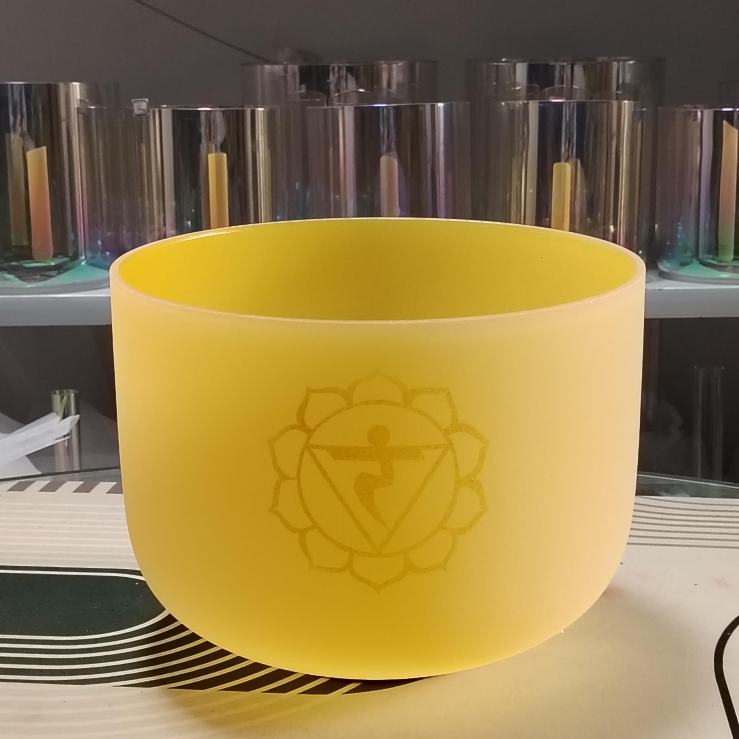 Campana tibetana in cristallo di quarzo per meditazione, yoga e relax, colore giallo satinato, 432 Hz, 432 Hz E, chakra plessuale solare, 25,4 cm