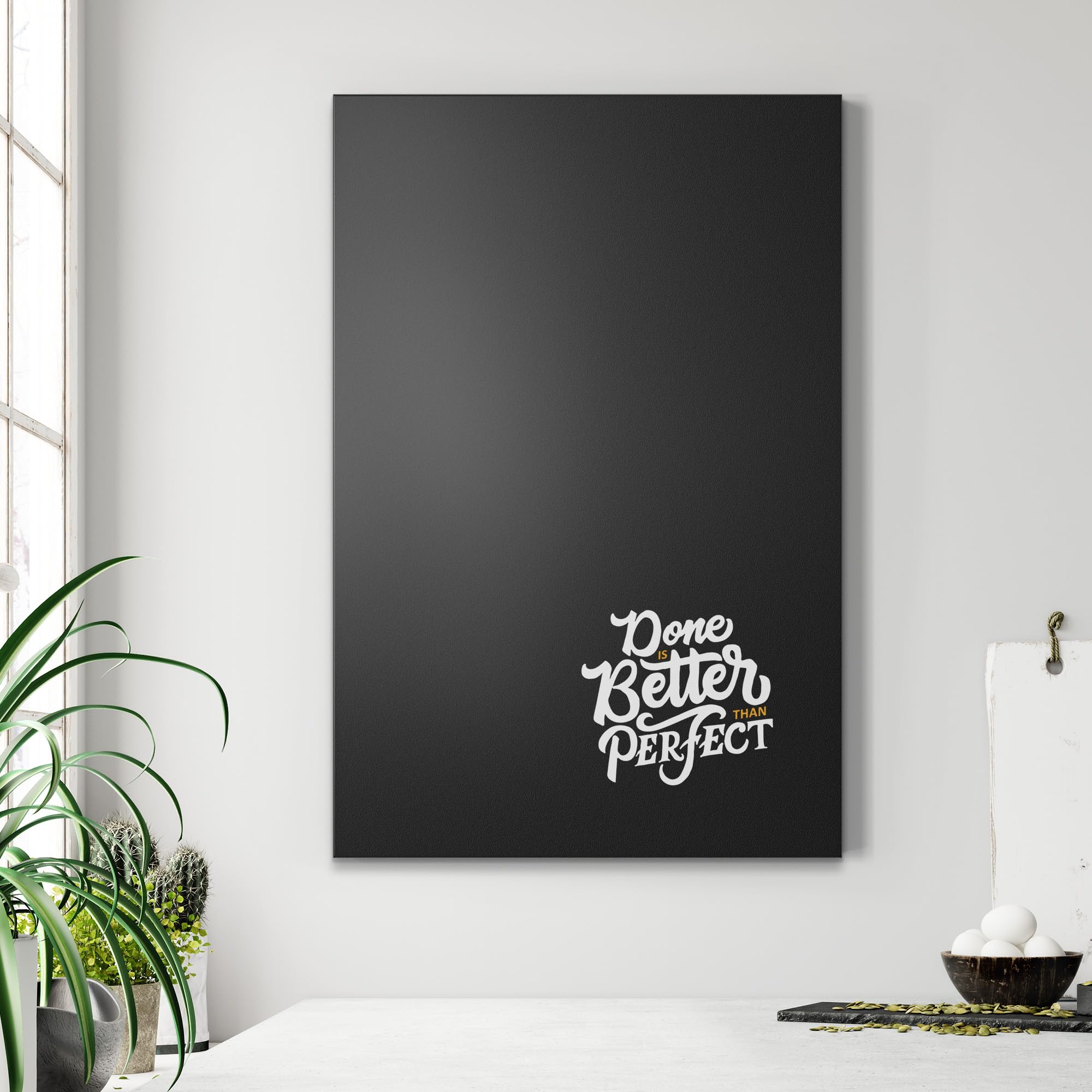 DEQORI Magnetyczna tablica do pisania kredą z nadrukiem UV | motyw "Lepiej zacząć nieperfekcyjnie", prostokątna, 60 x 90 cm, metalowa tablica kredowa do pisania – dekoracja ścienna do kuchni
