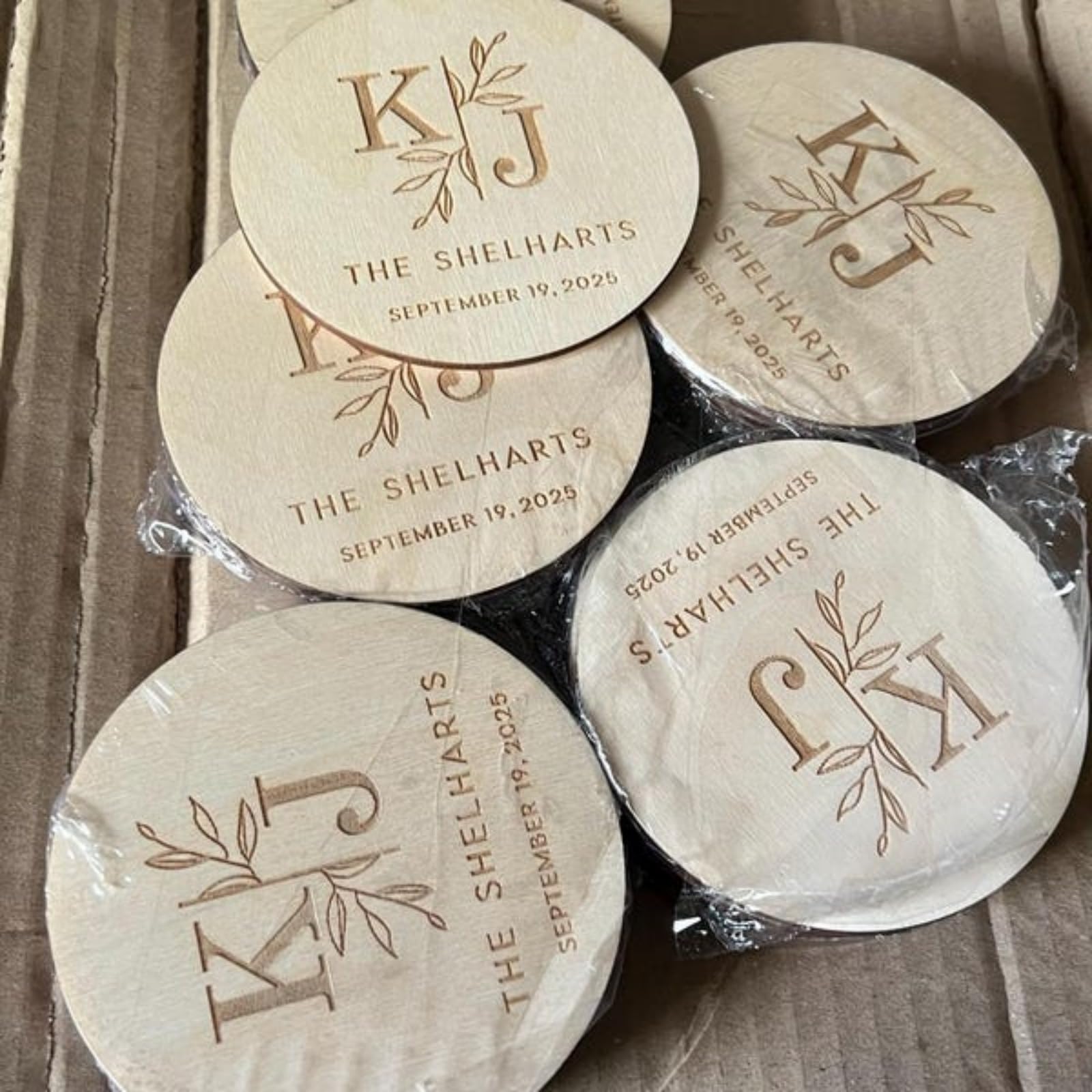 Posavasos personalizados, posavasos de madera grabados, regalo de boda a granel, regalos de boda rústicos para invitados, regalos de ducha (100 unidades)