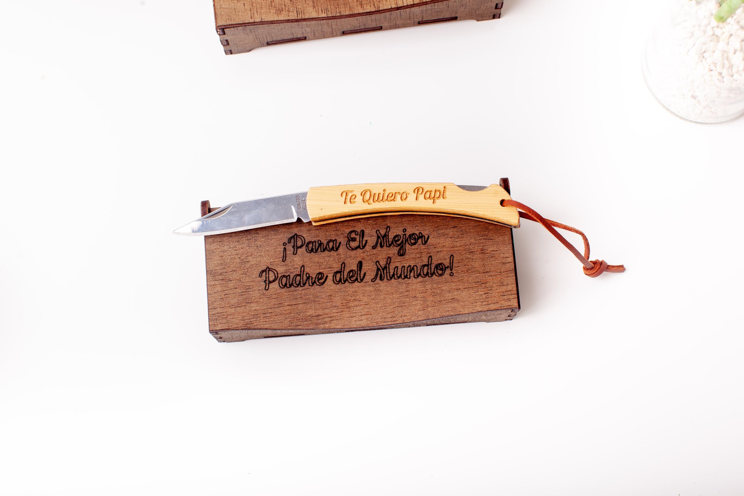 Navaja Personalizada Grabada con Nombre para Hombre – Regalo Original para Padre, Abuelo o Novio – Día del Padre, Cumpleaños y Aniversario – Caja Premium Incluida Olesea