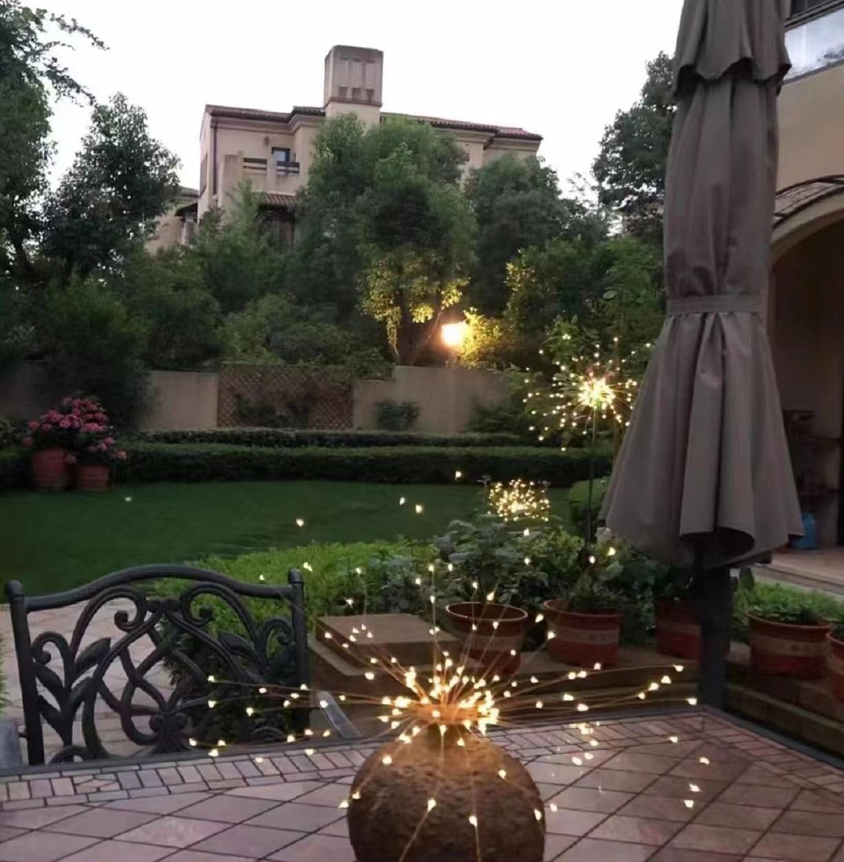 Solar Firework Lights 2Pcs Garden Lights Outdoor Waterproof, 120 LED with 8 Modes Twinkling and Steady-On, Festive daysStarburst Lights for Path, Patio, Yard (Warm White)