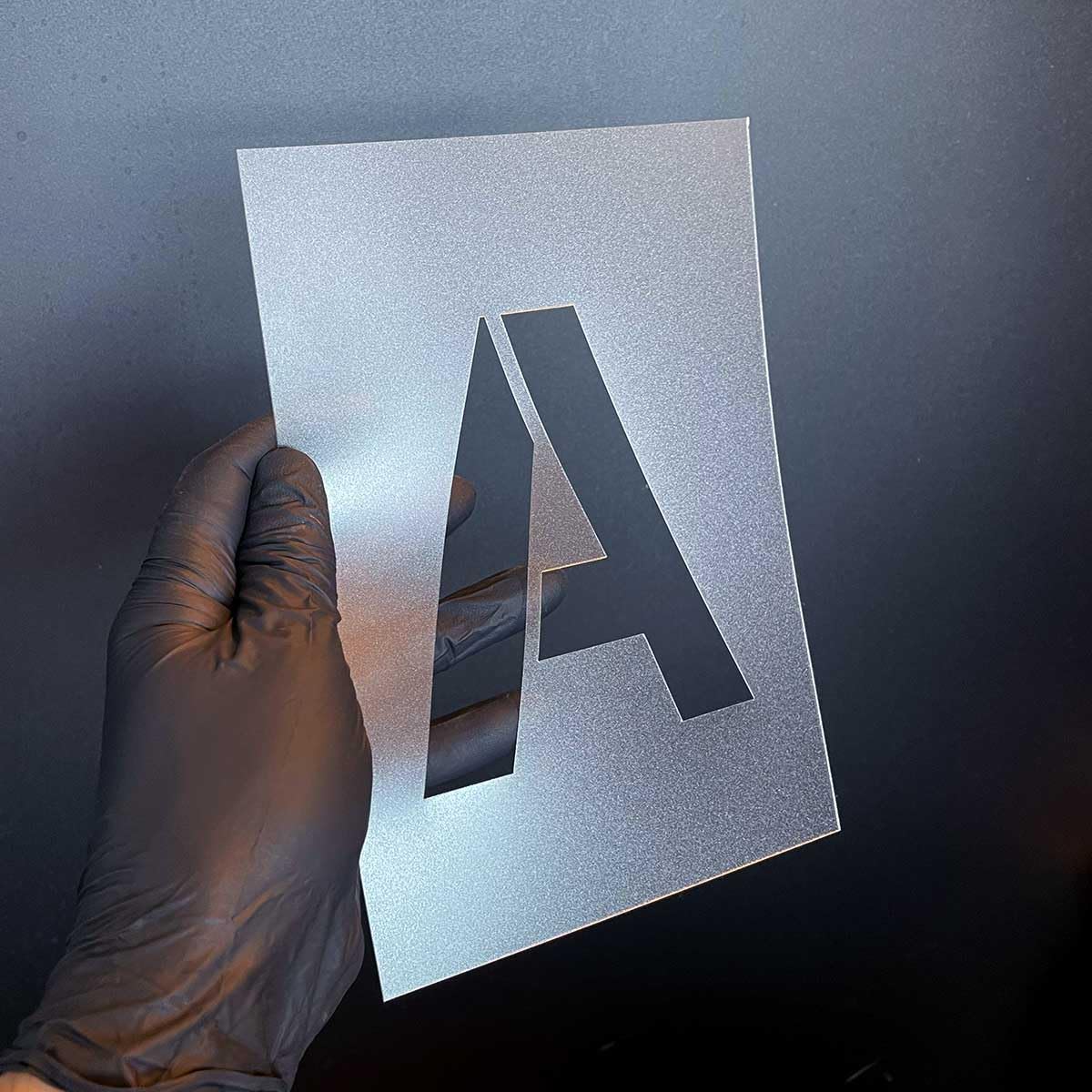 QBIX Großes Buchstabenschablonen-Set, komplettes Alphabet-Buchstaben-Vorlagen-Set in drei großen Größen (12 cm Buchstabenhöhe - A5)