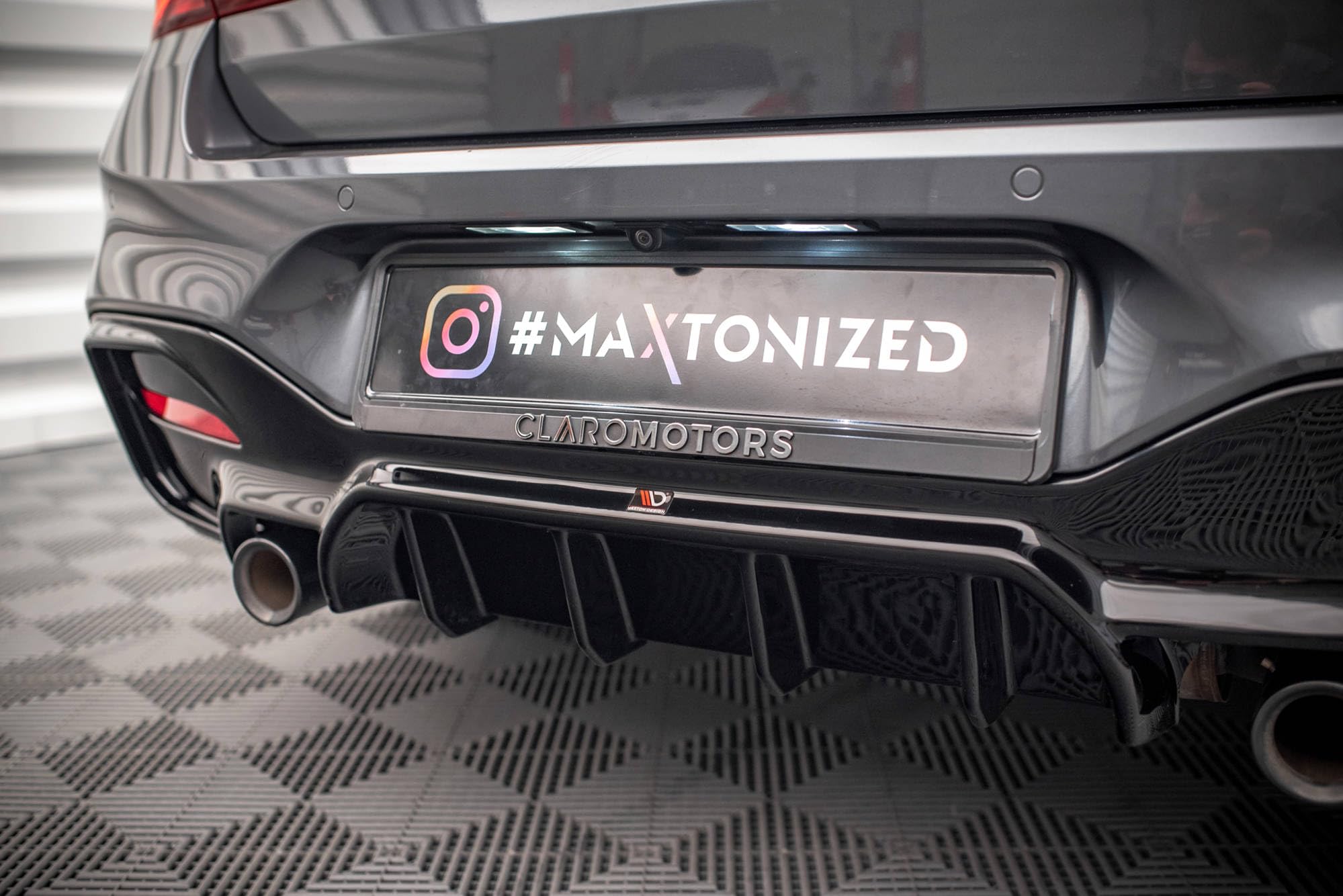 Maxton Design Heckdiffusor für BMW F20 F21 Facelift mit M-Paket Hochglanz schwarz