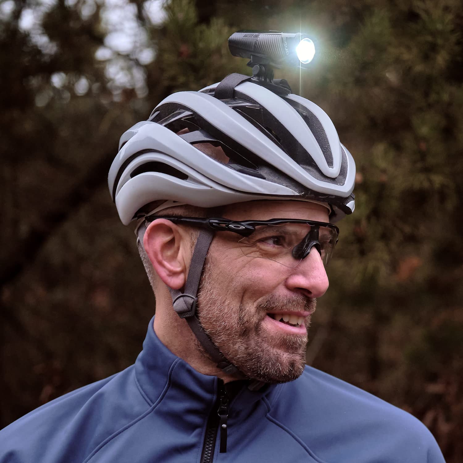 SIGMA Buster 800 HL |Lampe de Casque à LED 800 lumens | Lampe de Casque à Piles avec Cinq profils de Mode | Fixation Facile sur Le Casque | Couleur : Noir