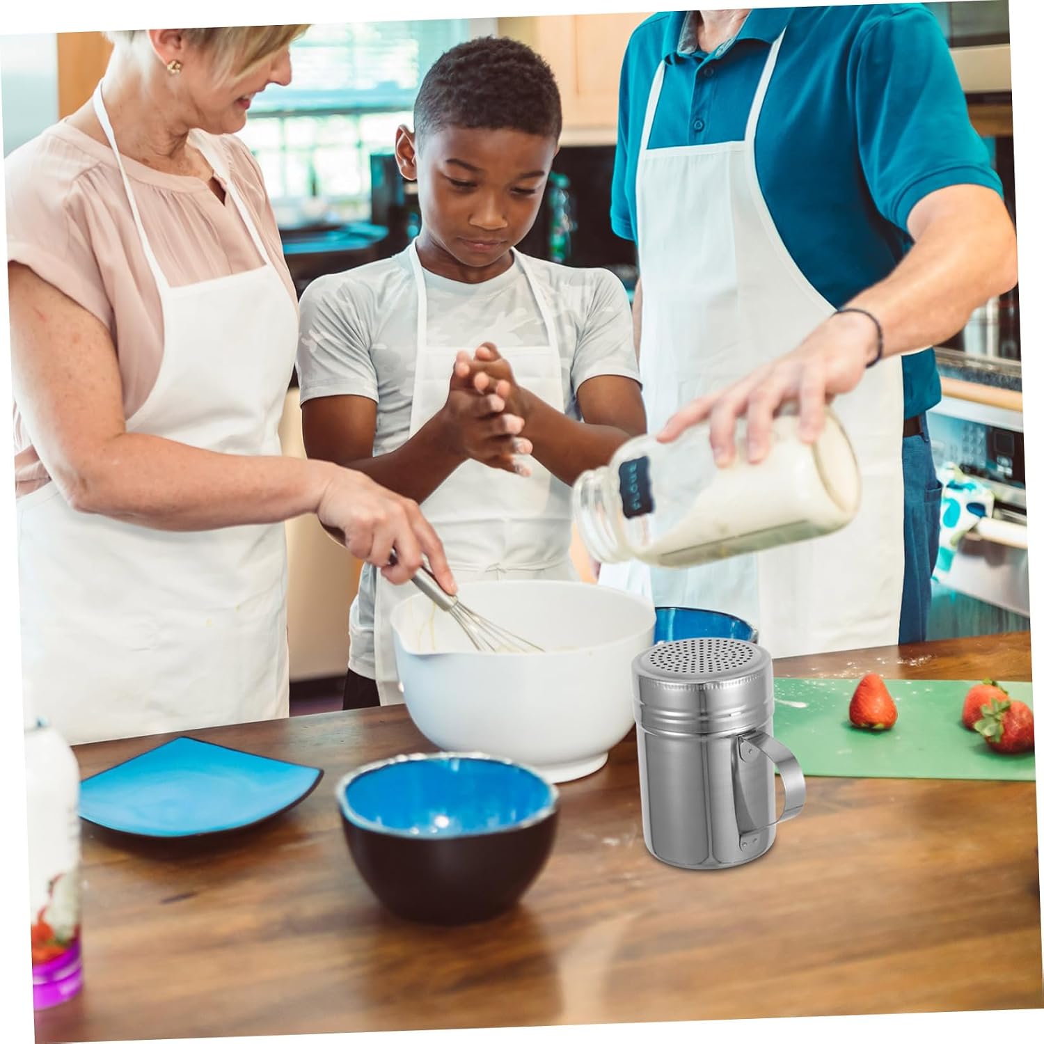 Stainless Steel Flour Shaker with Ergonomic Handle Medium Material Powder Duster for Sugar Salt Spices Portable Kitchen Tool for Baking and Coffee Dusting