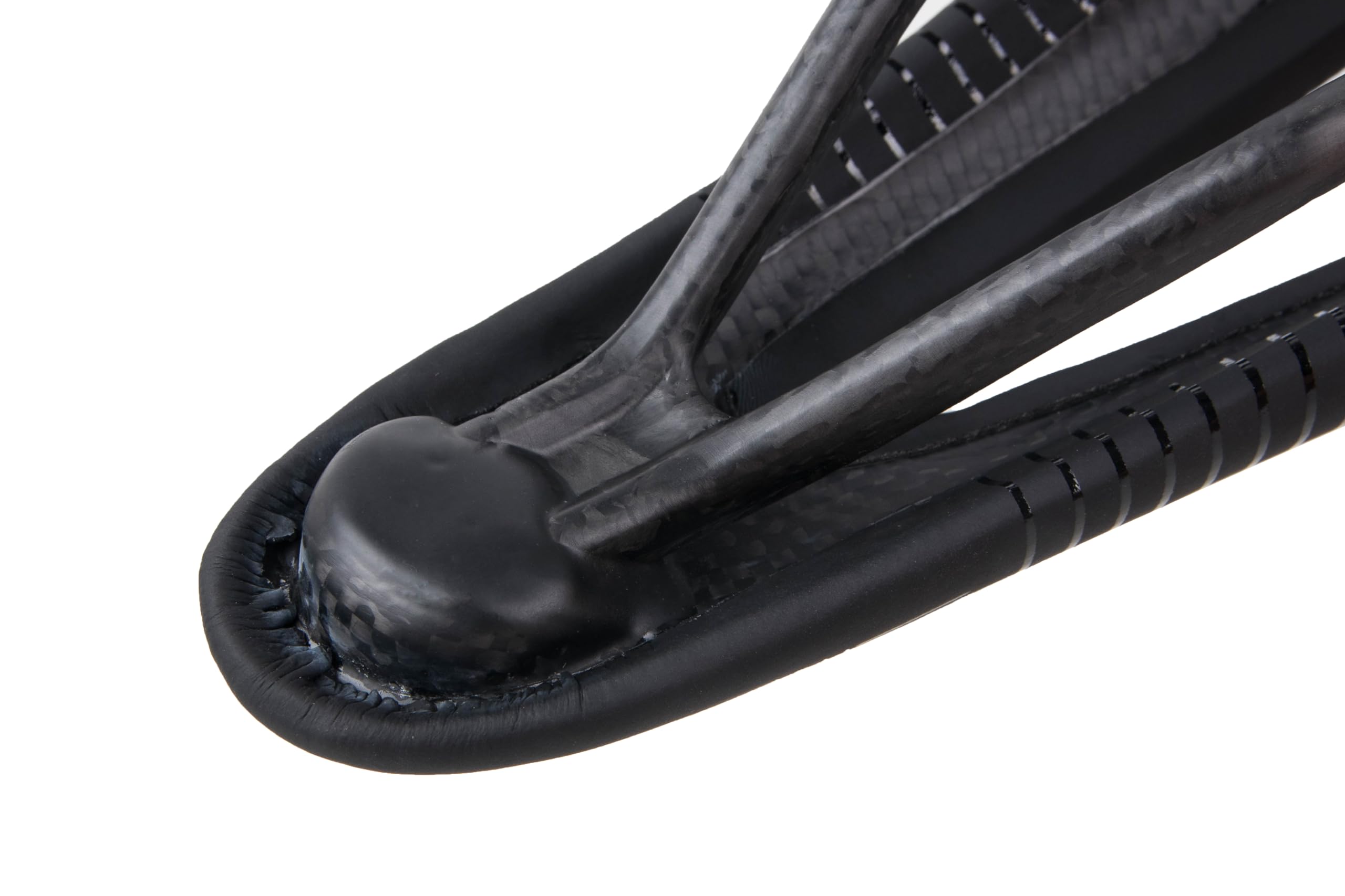 Sella Pro Stealth Superlight: un pezzo unico di carbonio da soli 145